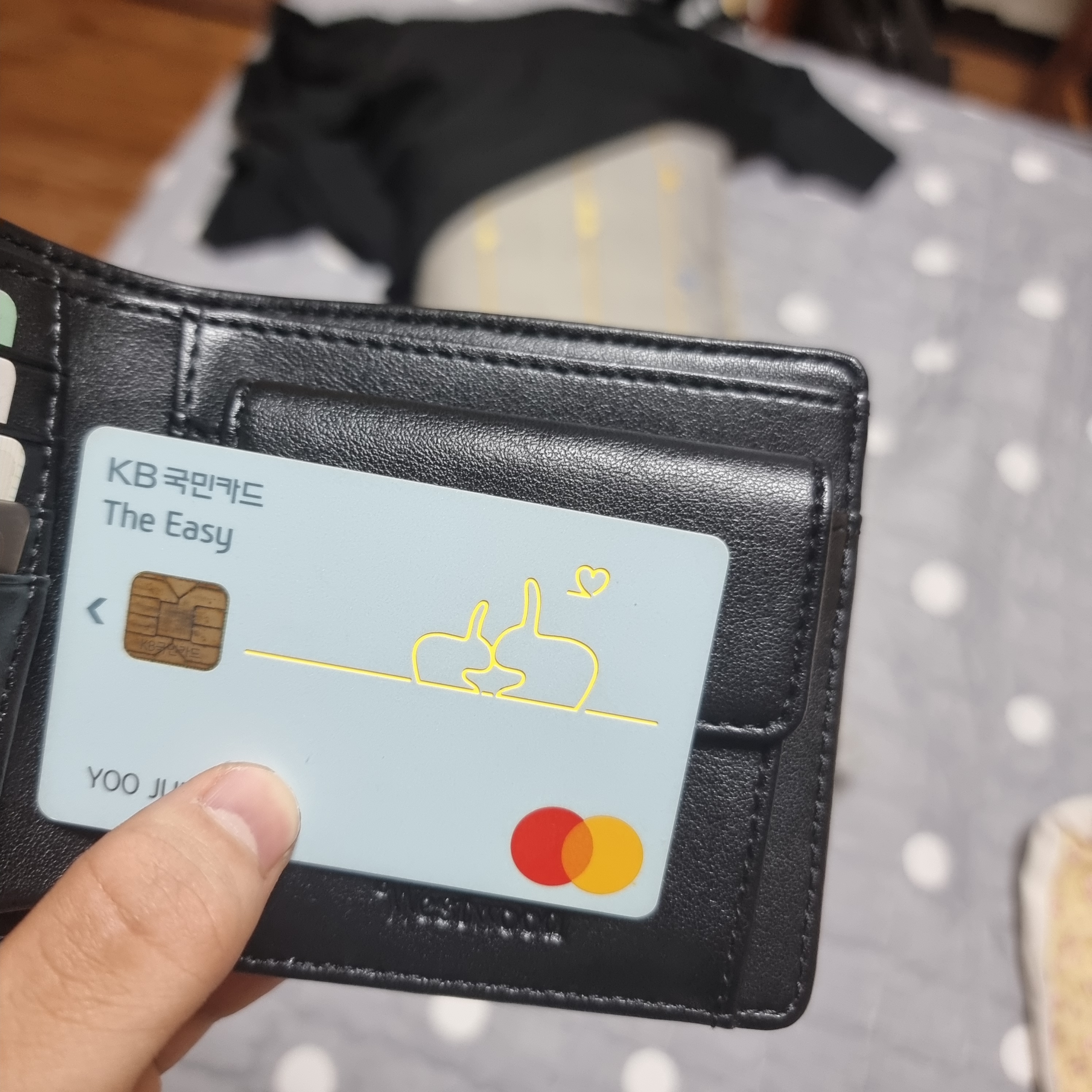 Vivienne Westwood Derby Bill Fold Wallet with Coin Pocket Black 착용 스타일