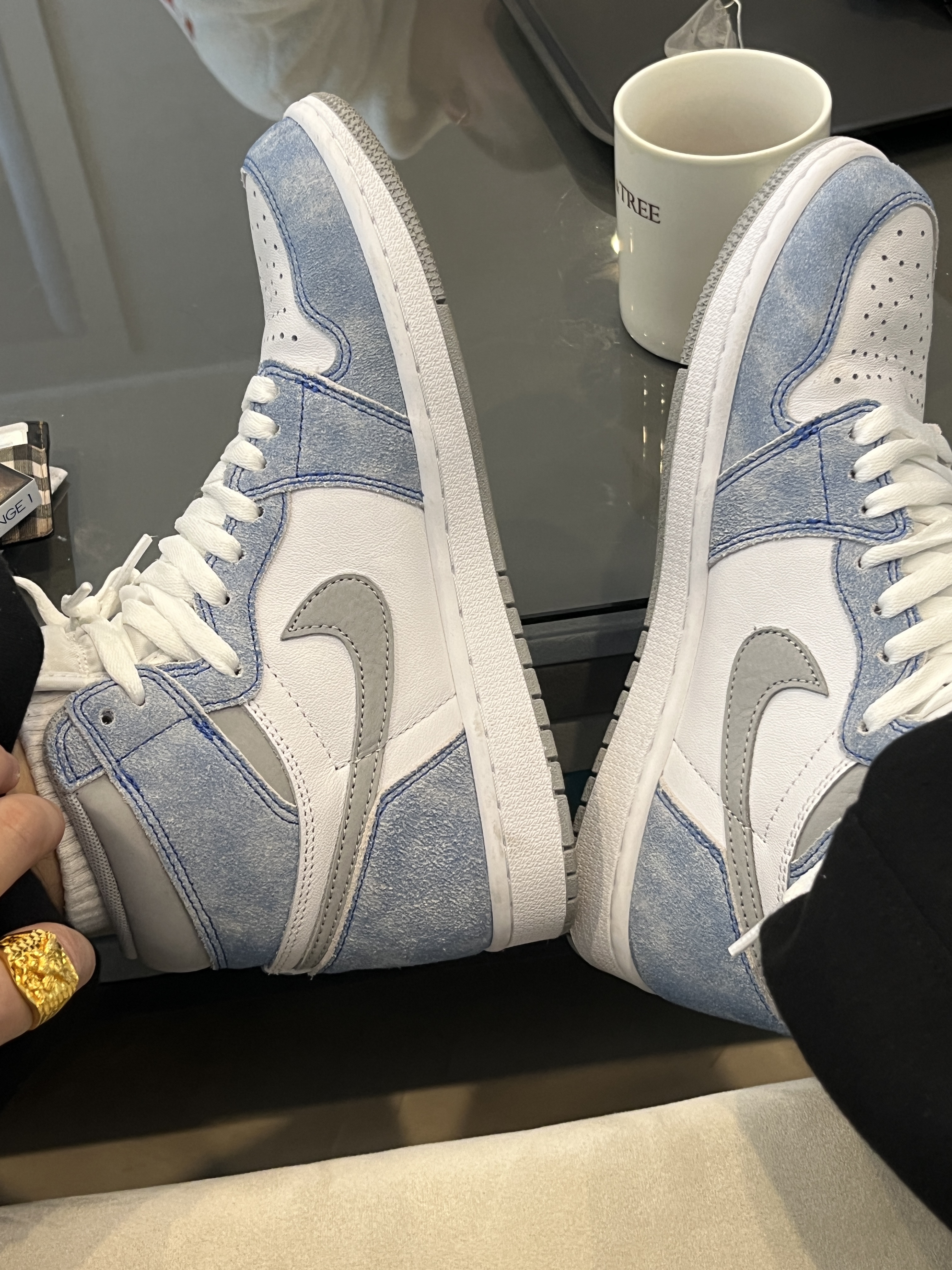 Jordan 1 Retro High OG Hyper Royal 착용 스타일