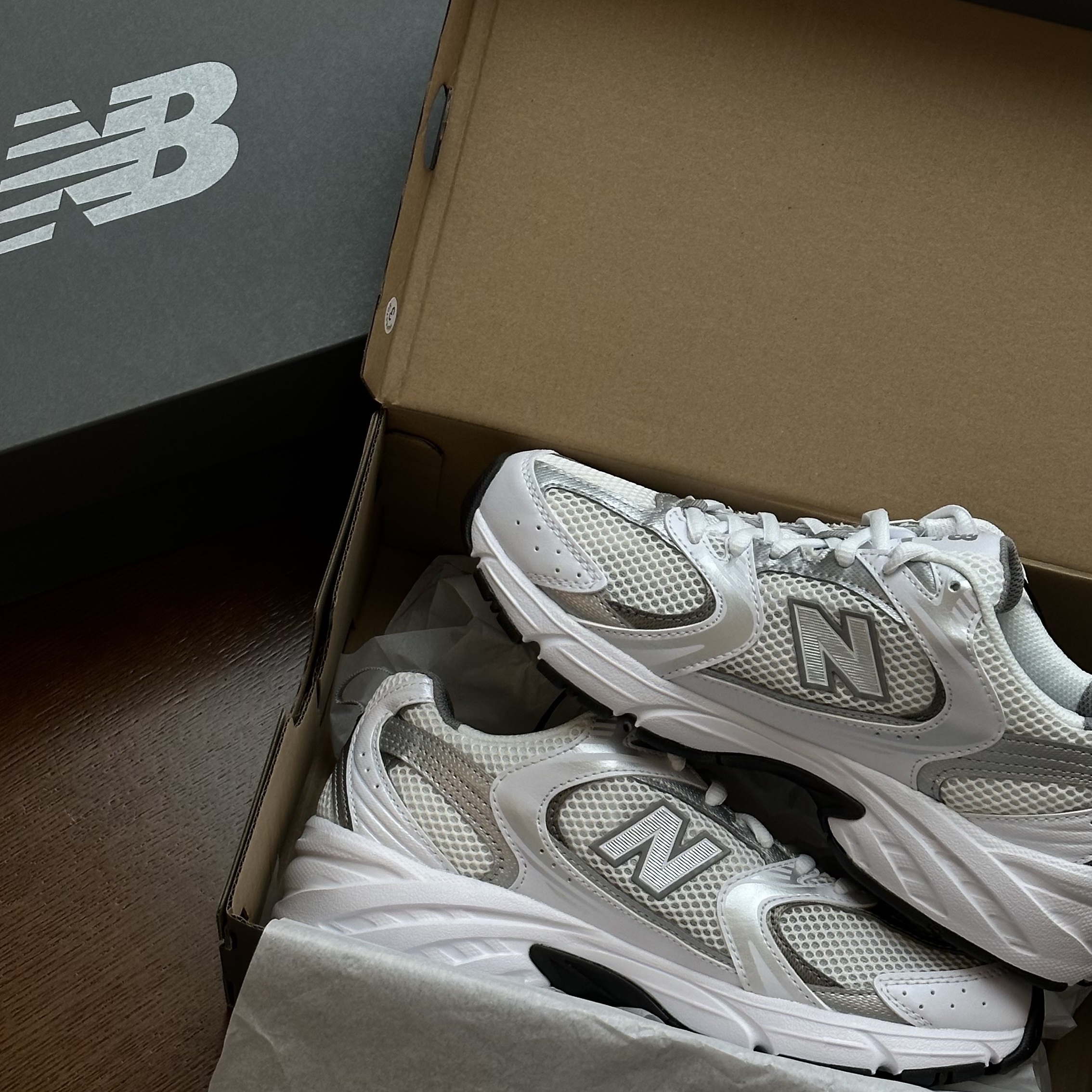 New Balance 530 White Silver 착용 스타일