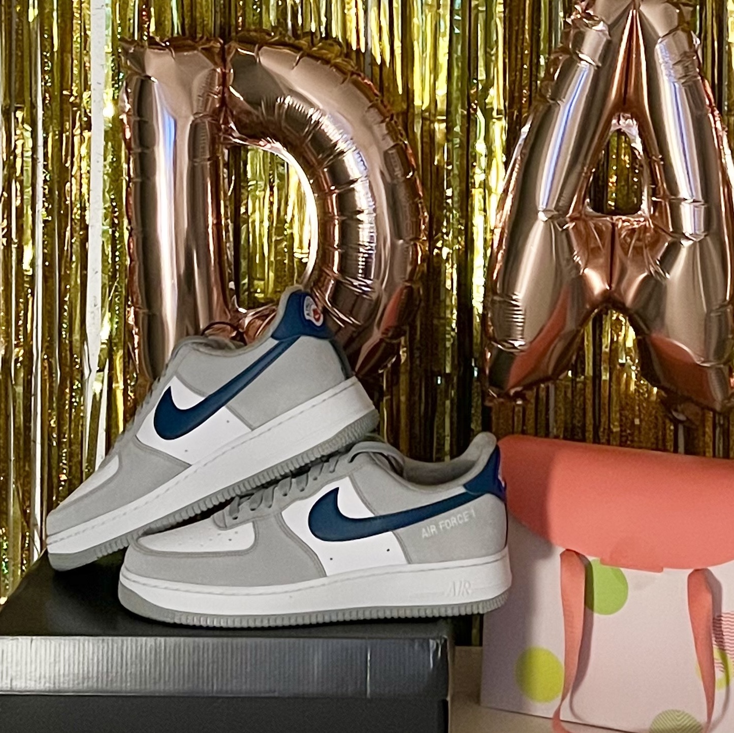 Nike Air Force 1 '07 LV8 Athletic Club Light Smoke Grey Marina 착용 스타일
