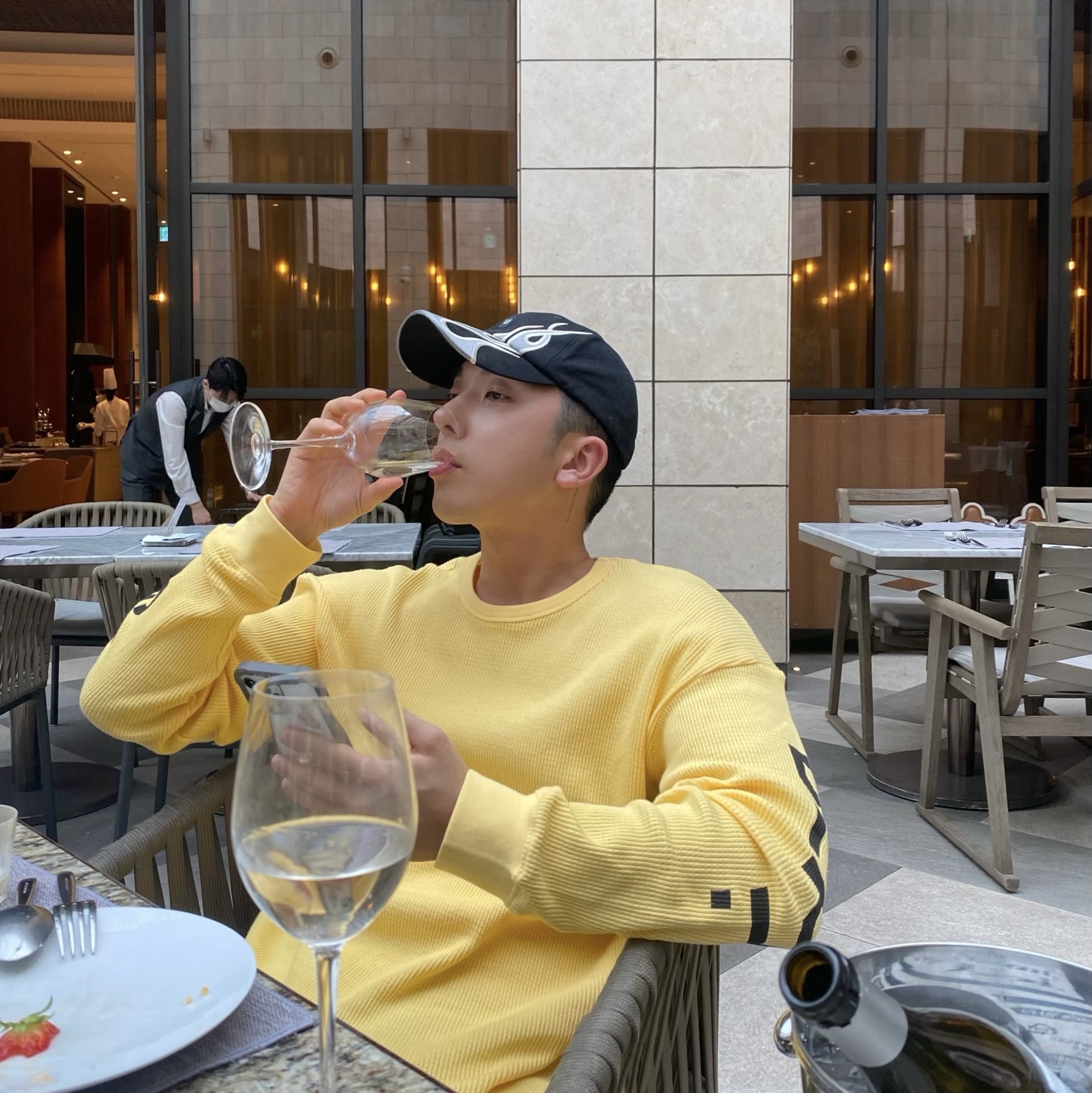 Yeezy Gap Engineered By Balenciaga Flame Cap Black 착용 스타일