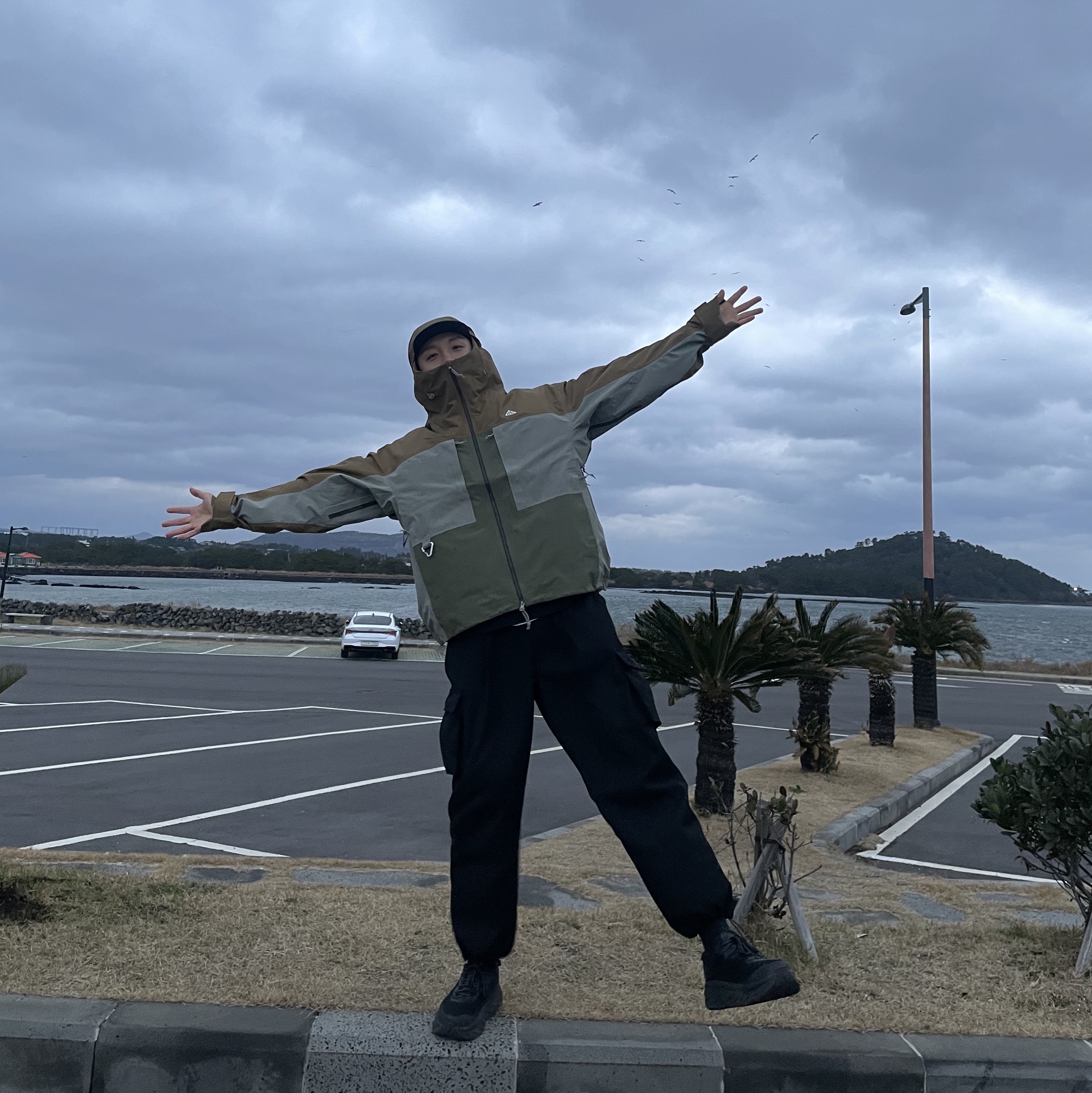 Nike ACG Gore-Tex Misery Ridge Jacket Hazel Light Army - US/EU, Nike NRG ACG SSNL Lungs Long Sleeve T-Shirt Black - US/EU 착용 스타일