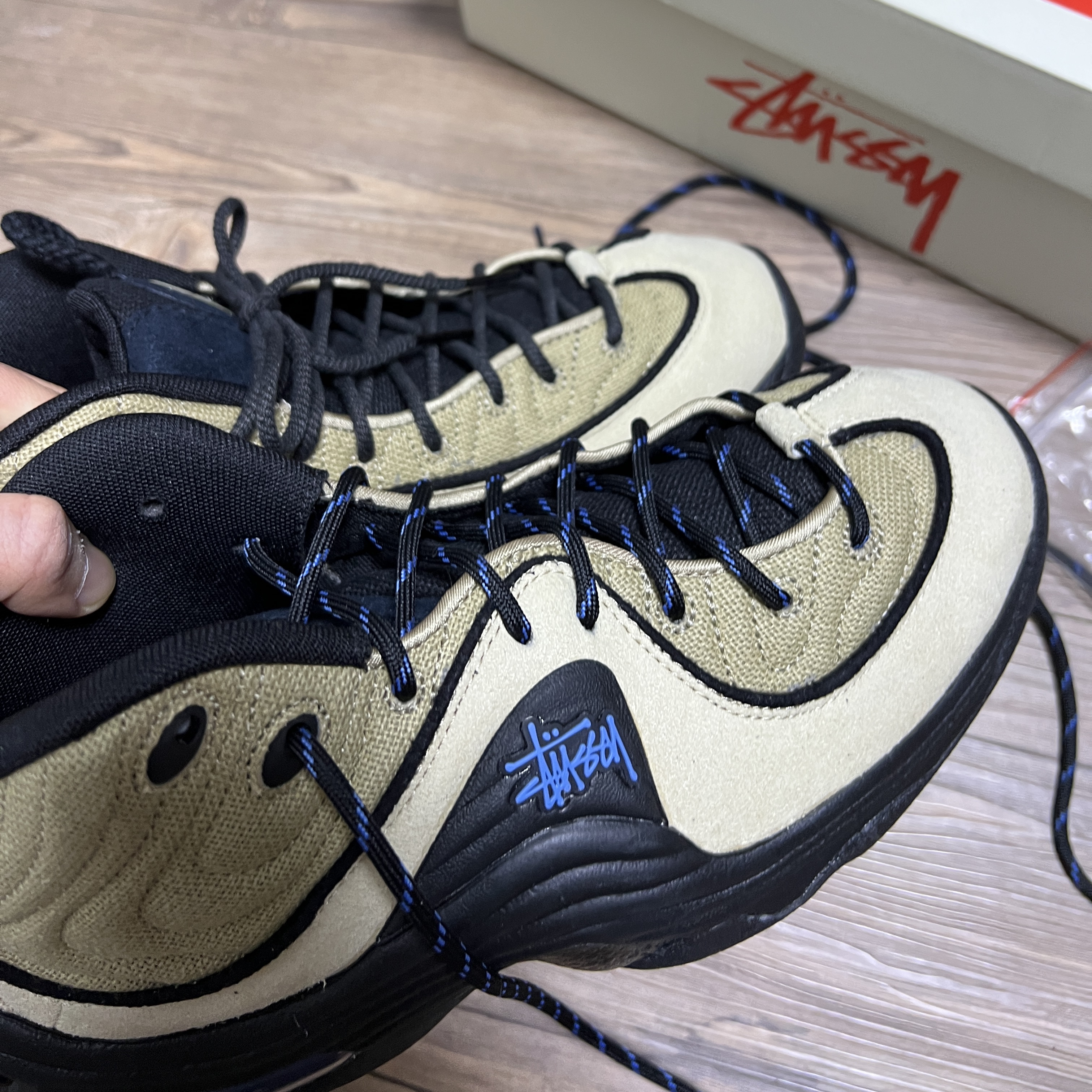 Nike x Stussy Air Penny II Rattan and Limestone, Stussy Canvas Backpack Washed Black 착용 스타일 - 4