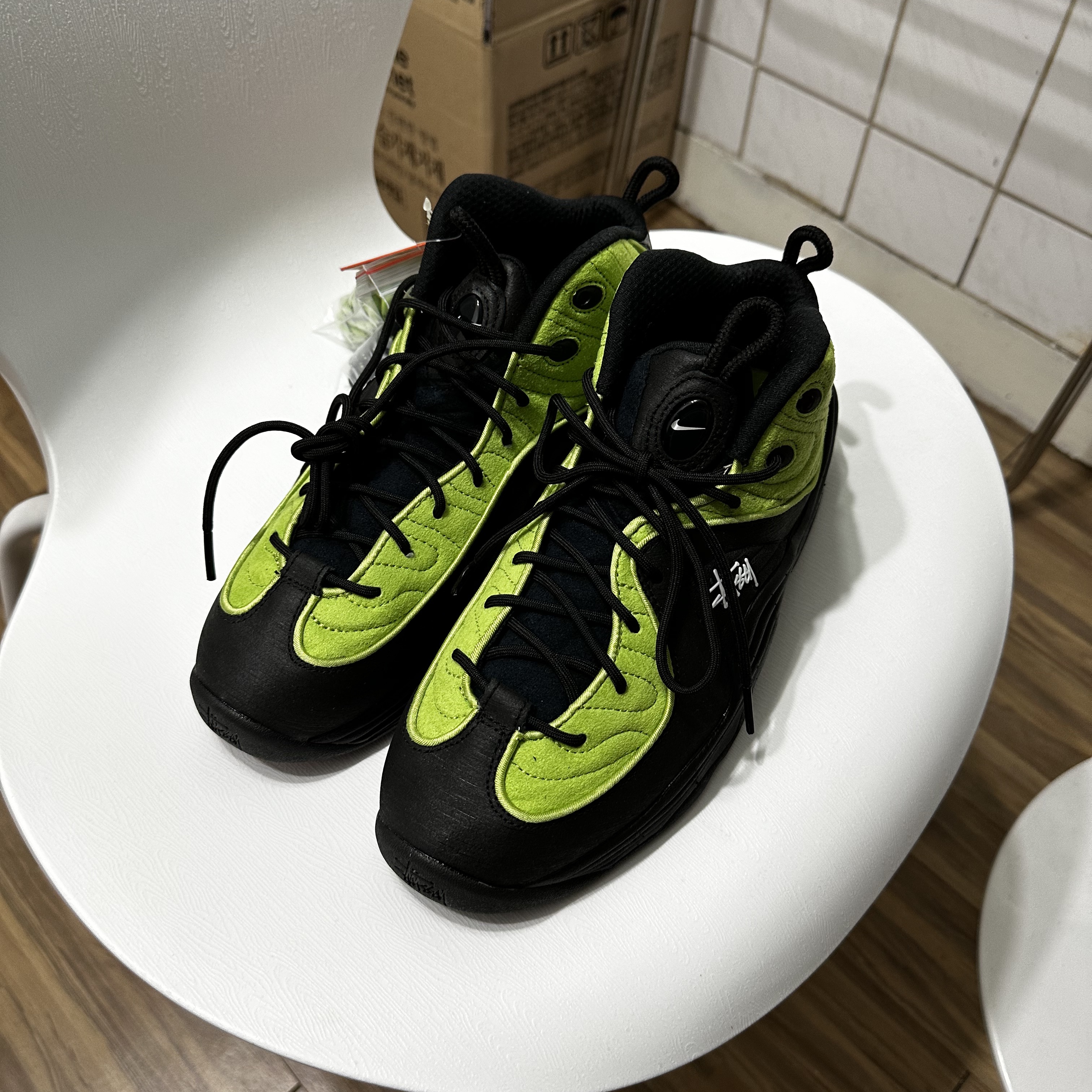 Nike x Stussy Air Penny II Vivid Green and Black 착용 스타일 - 4