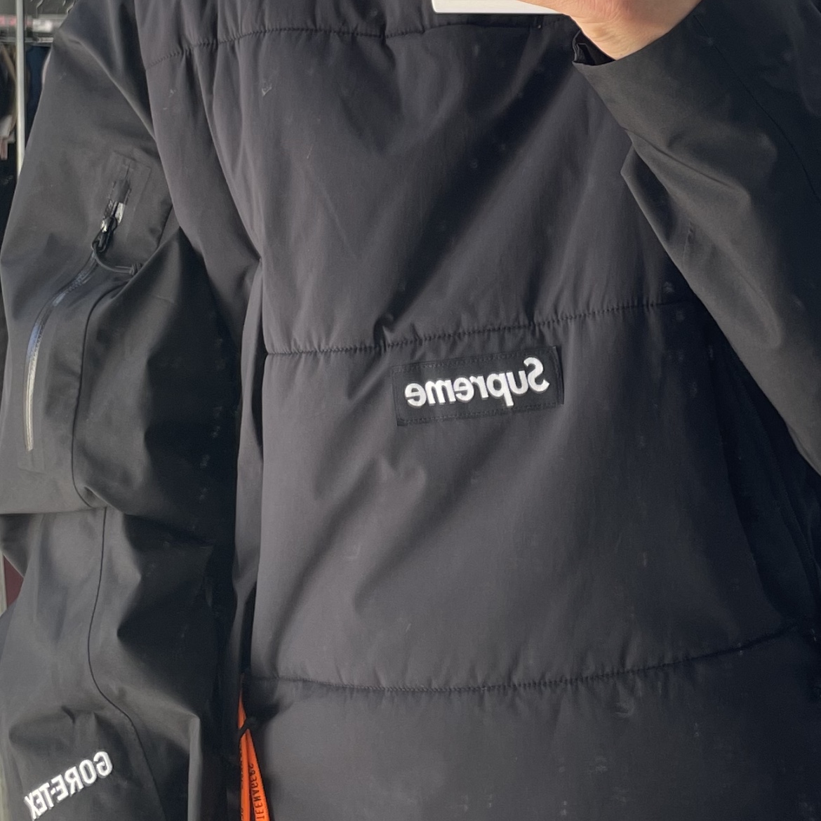 Supreme 2-In-1 Gore-Tex Shell + Windstopper Vest Black - 22FW, Crocs x Staple Classic Clog Grey Red 착용 스타일 - 1