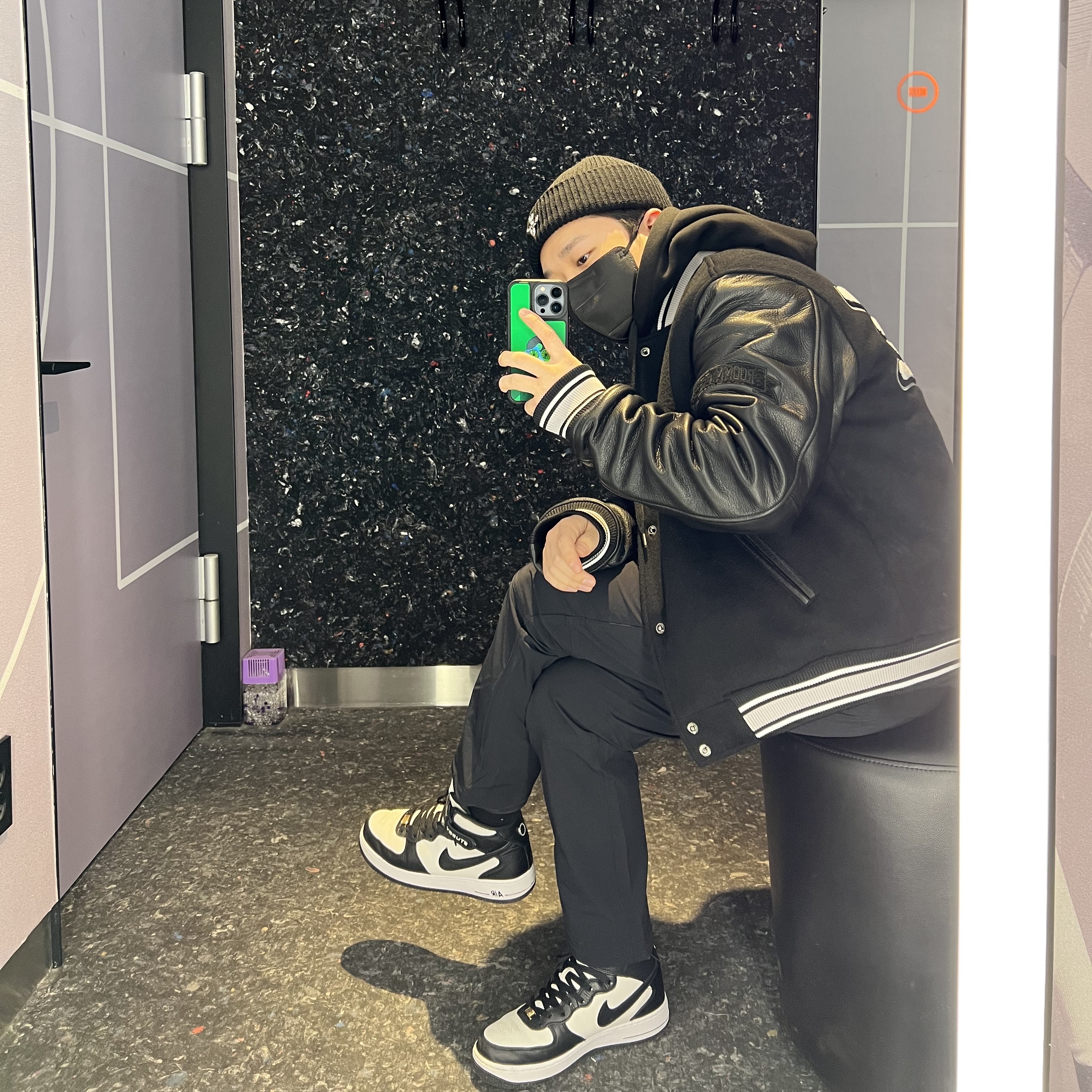 Darkr8m Studio Basic Logo Varsity Jacket, Nike x Stussy Air Force 1 '07 Mid SP Black and Light Bone 착용 스타일 - 1
