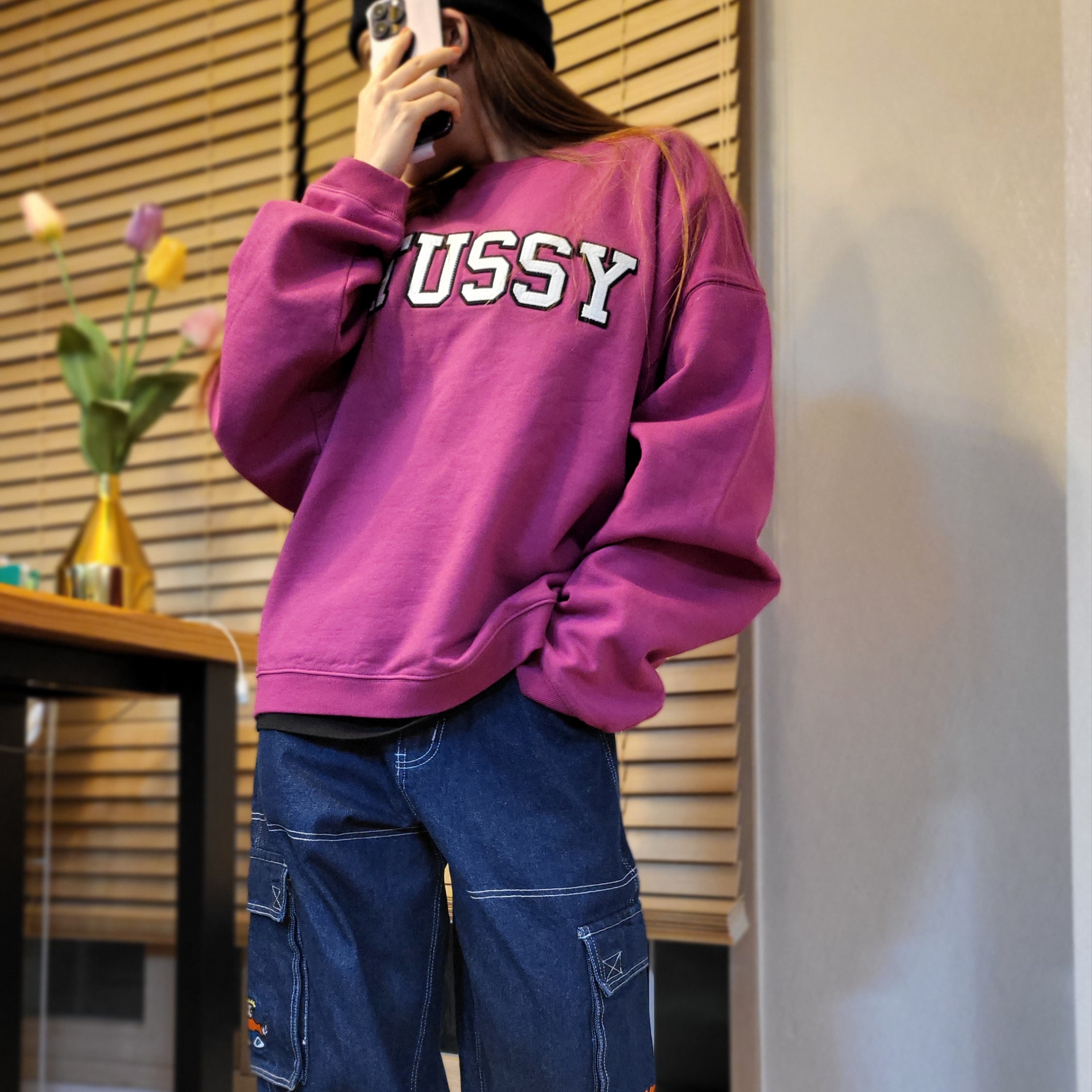 Stussy Relaxed Oversized Crew Magenta 착용 스타일