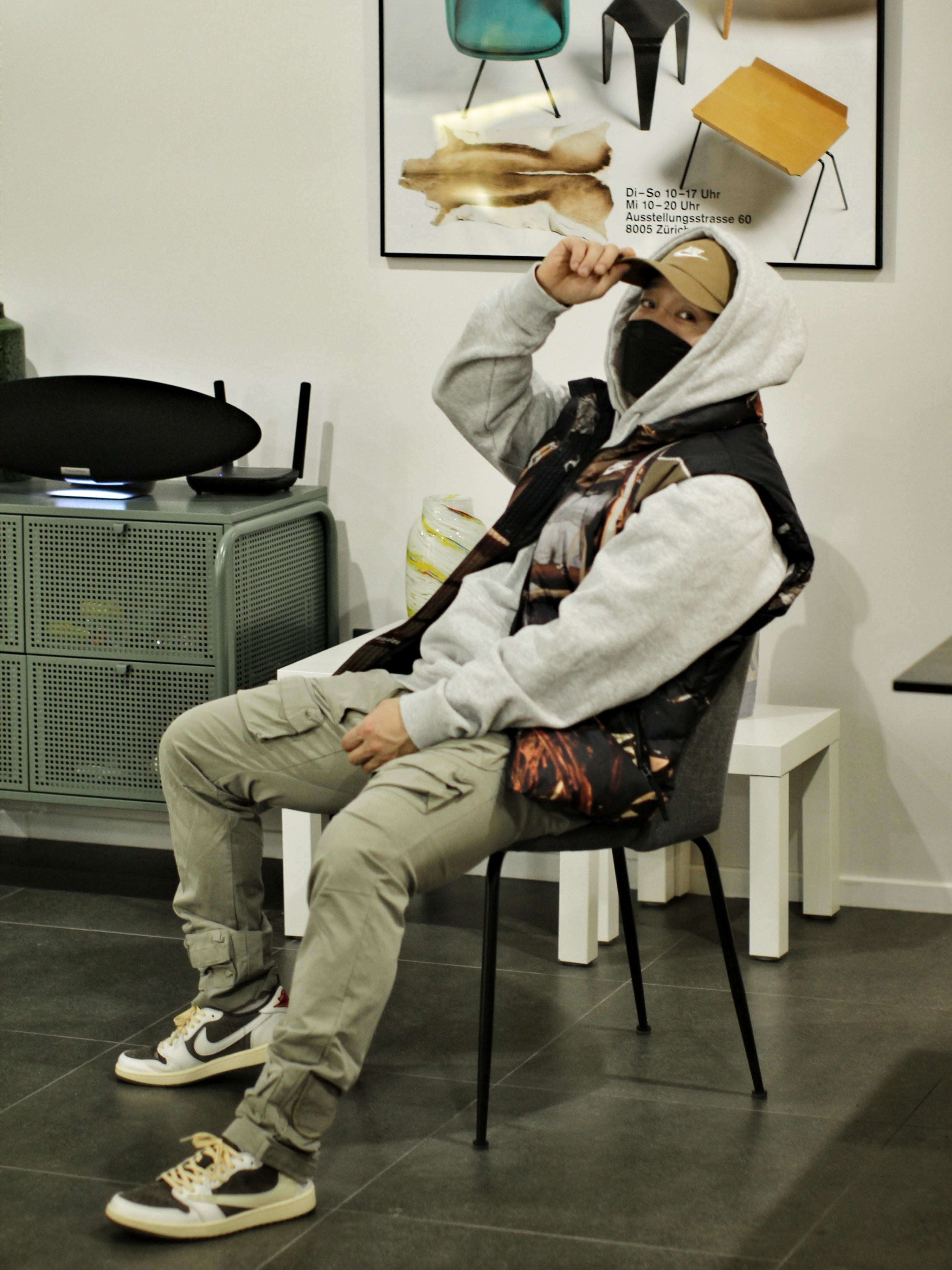 Nike Heritage 86 Futura Washed Cap Dark Driftwood, Jordan 1 x Travis Scott Retro Low OG SP Sail and Ridgerock 착용 스타일 - 1
