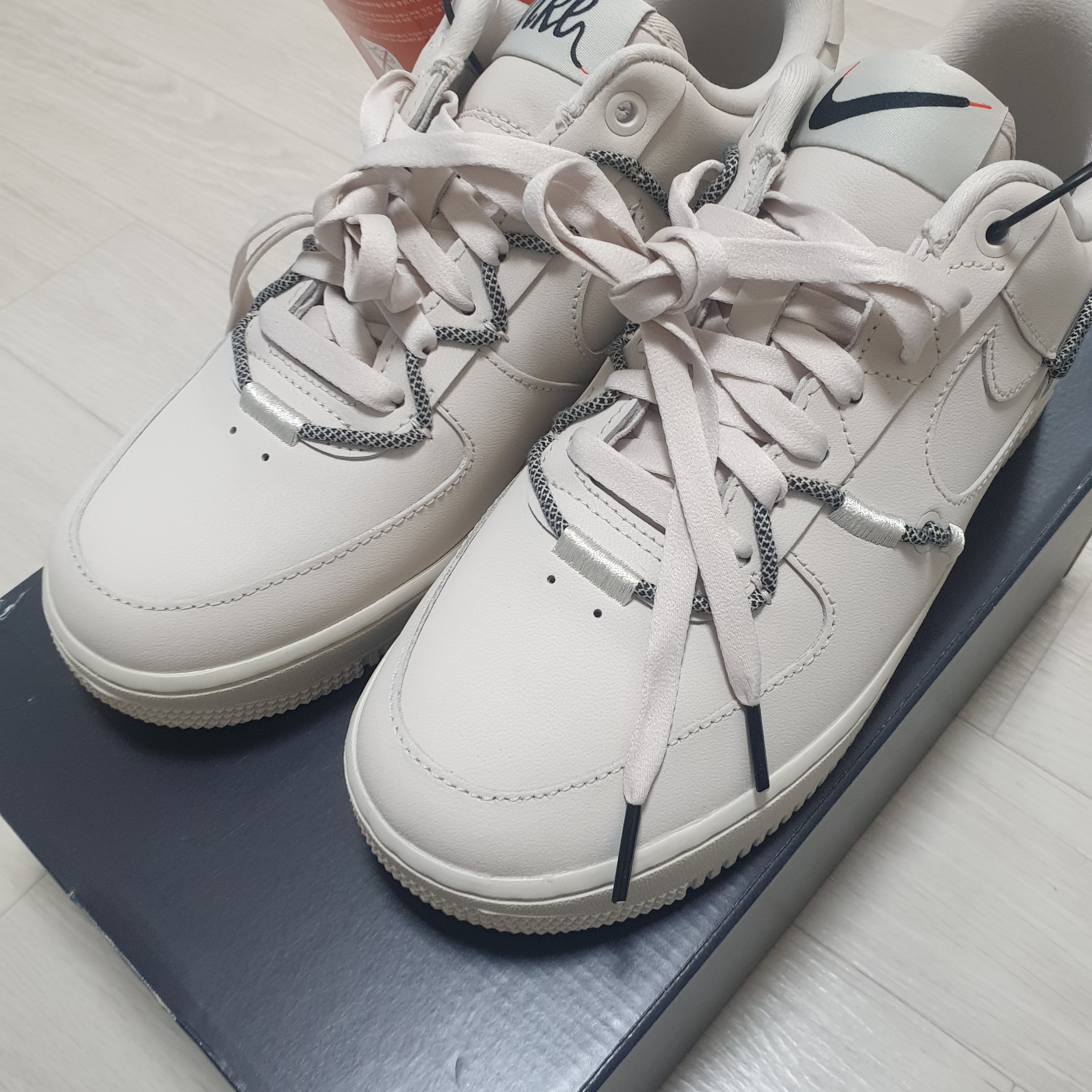 (W) Nike Air Force 1 '07 LX Light Orewood Brown 착용 스타일 - 2