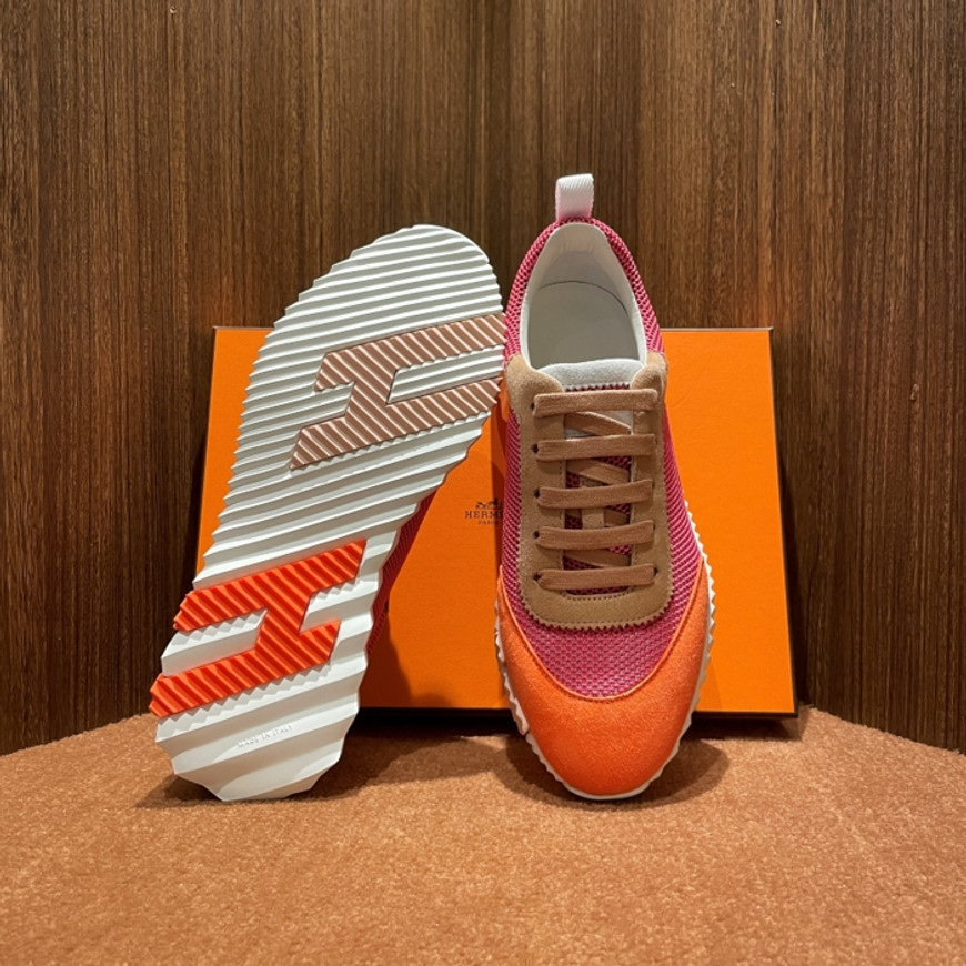 (W) Hermes Bouncing Sneakers Mesh Suede Goatskin & Multicolore Rose 착용 스타일 - 2