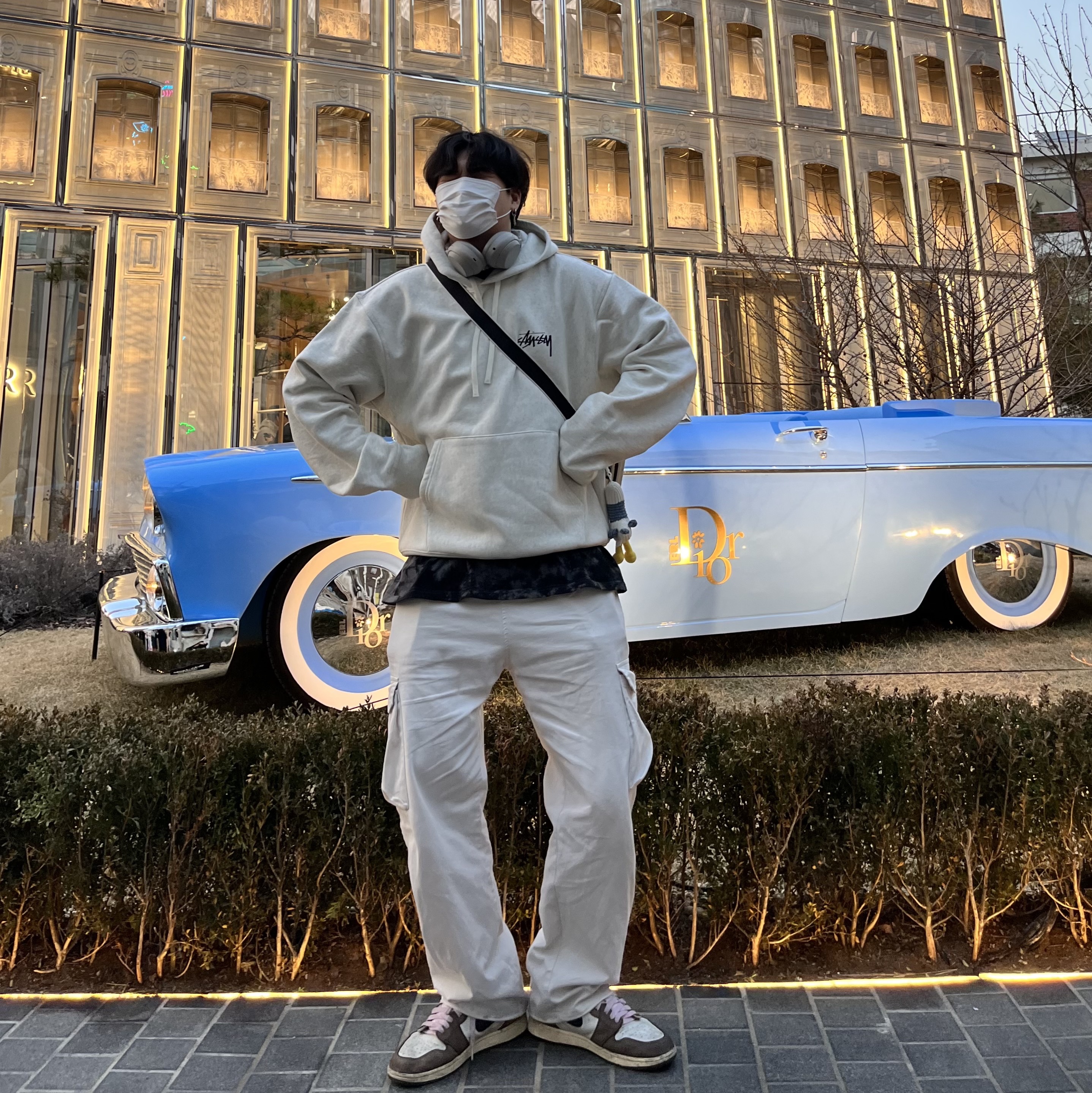Off-White x Amore Pacific Protection Box (Without Cosmetics), Jordan 1 x Travis Scott Retro High OG SP Mocha 착용 스타일 - 1