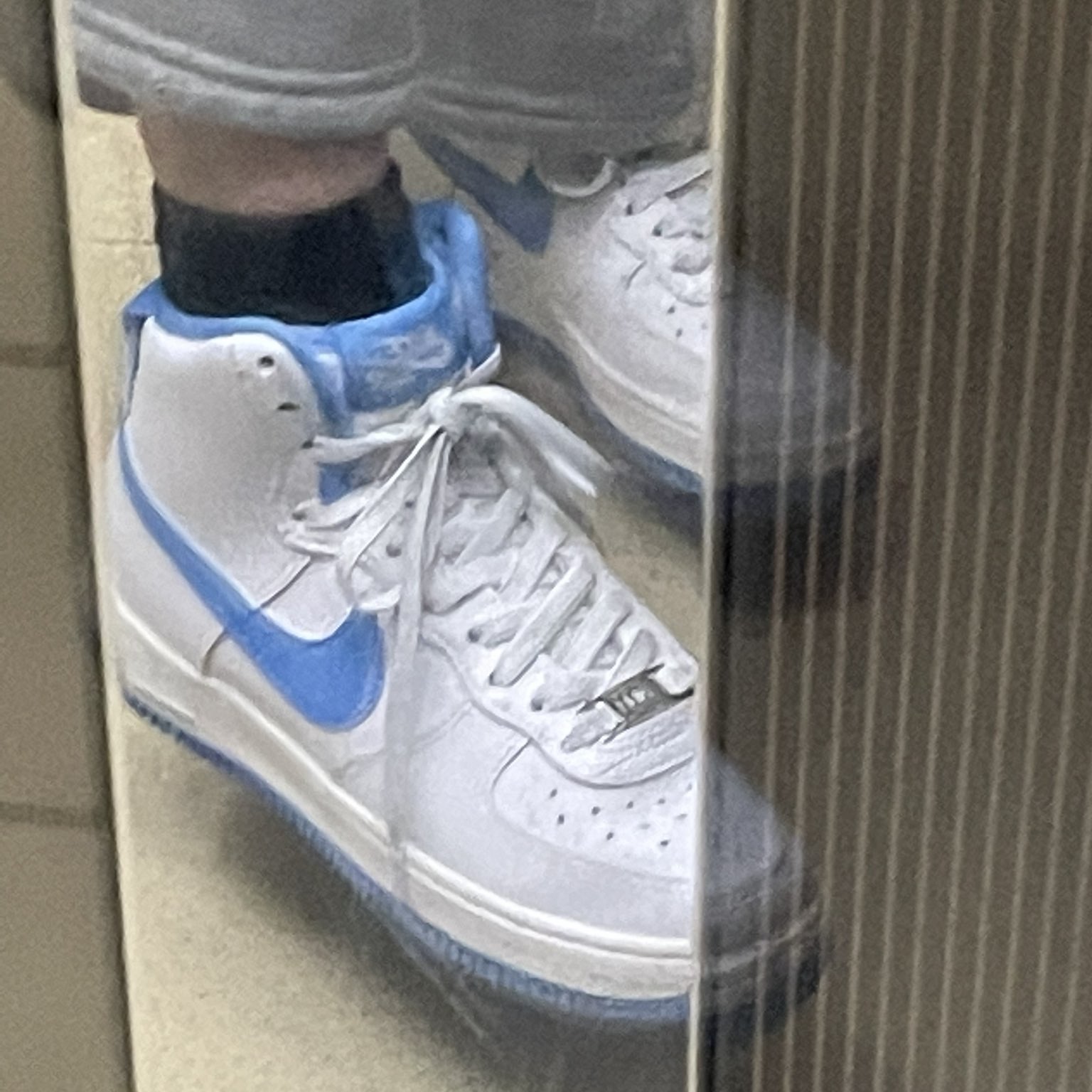 (W) Nike Air Force 1 High OG QS University Blue 착용 스타일