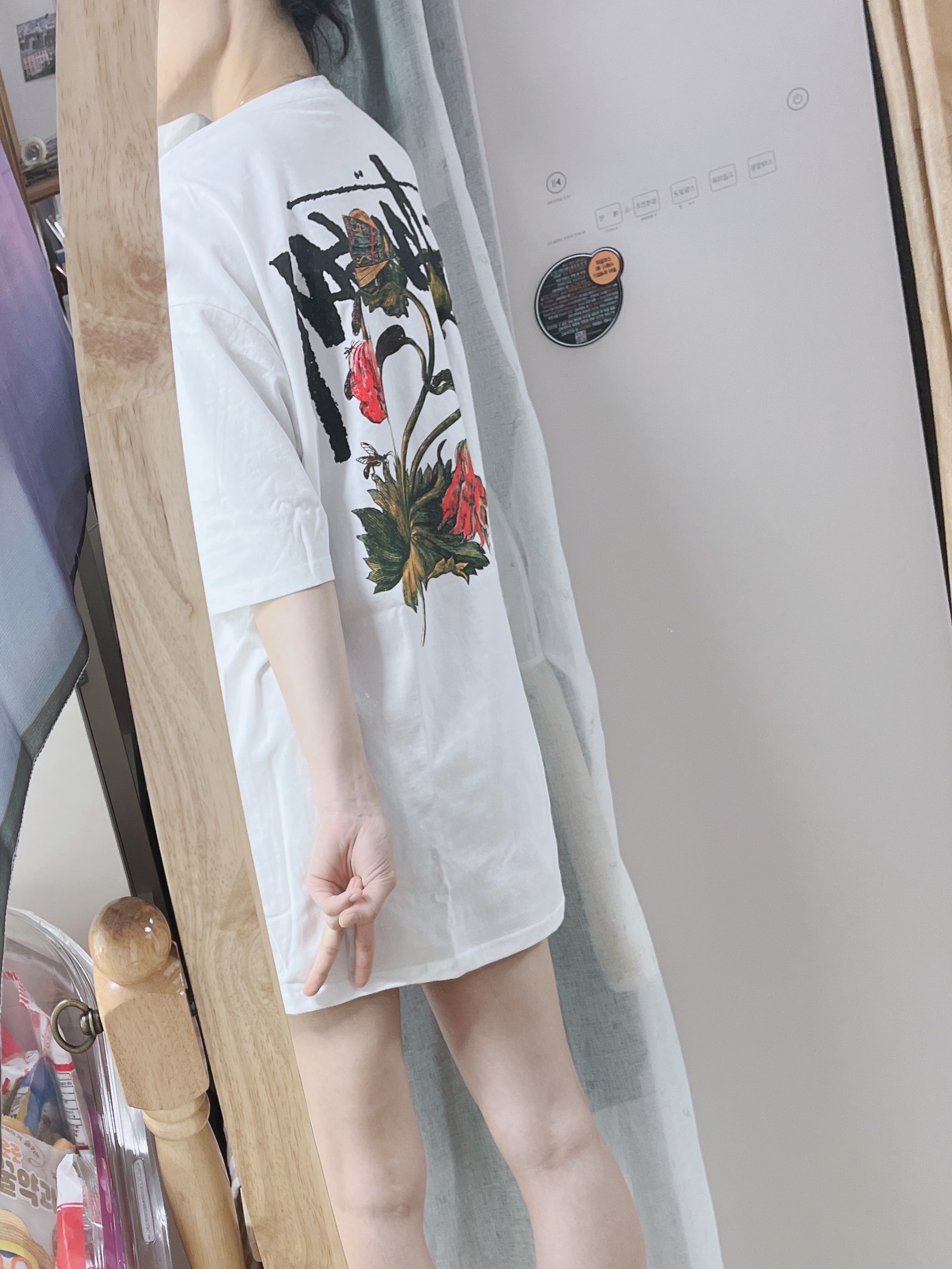 Stussy Withered Flower T-Shirt White 착용 스타일