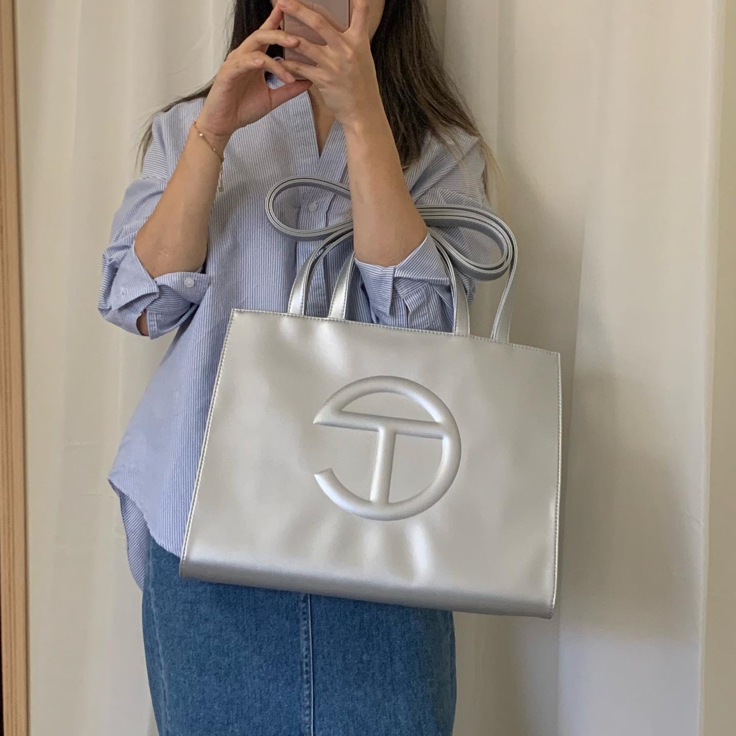 Telfar Medium Shopping Bag Silver, Telfar Small Shopping Bag Silver 착용 스타일