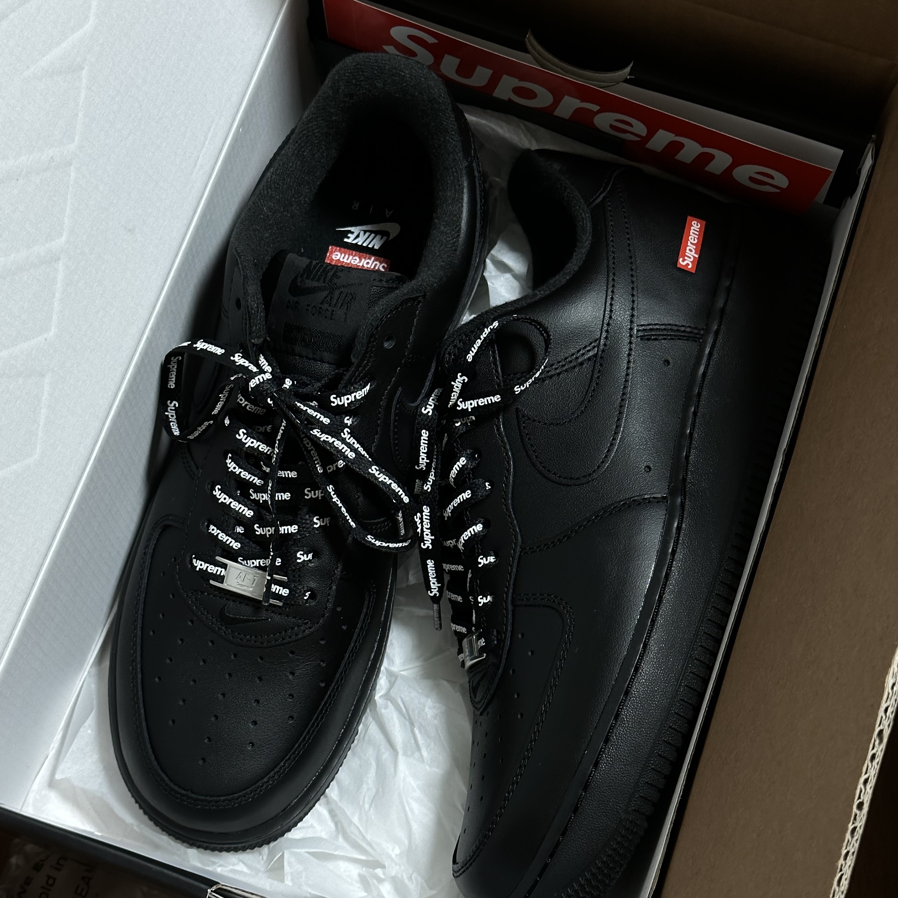 Nike x Supreme Air Force 1 Low Black 착용 스타일