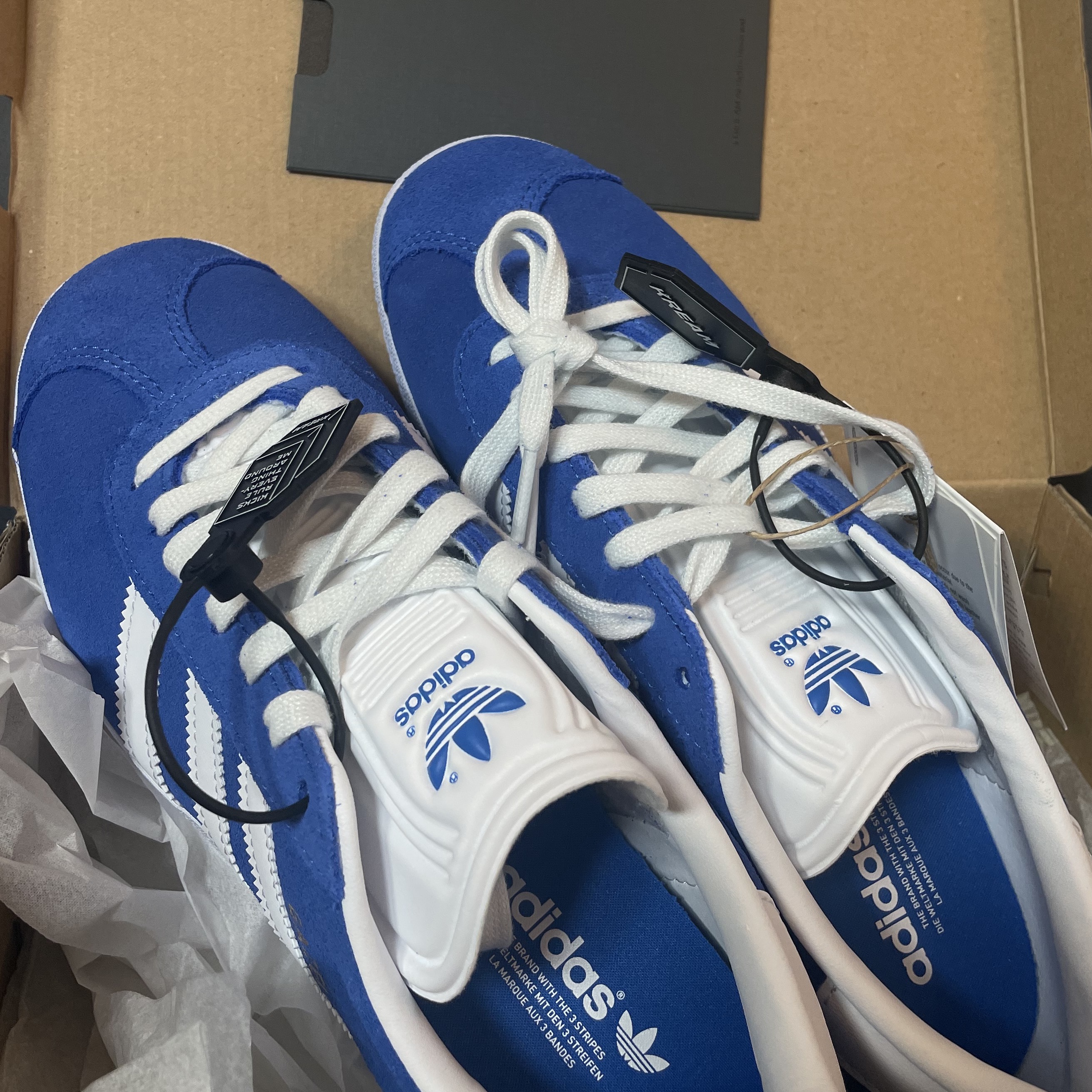 Adidas Gazelle Blue 착용 스타일