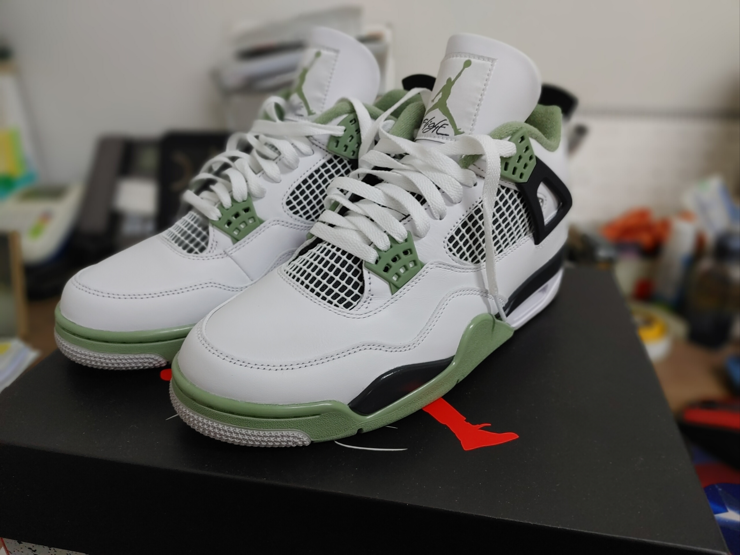 (W) Jordan 4 Retro Oil Green 착용 스타일 - 1