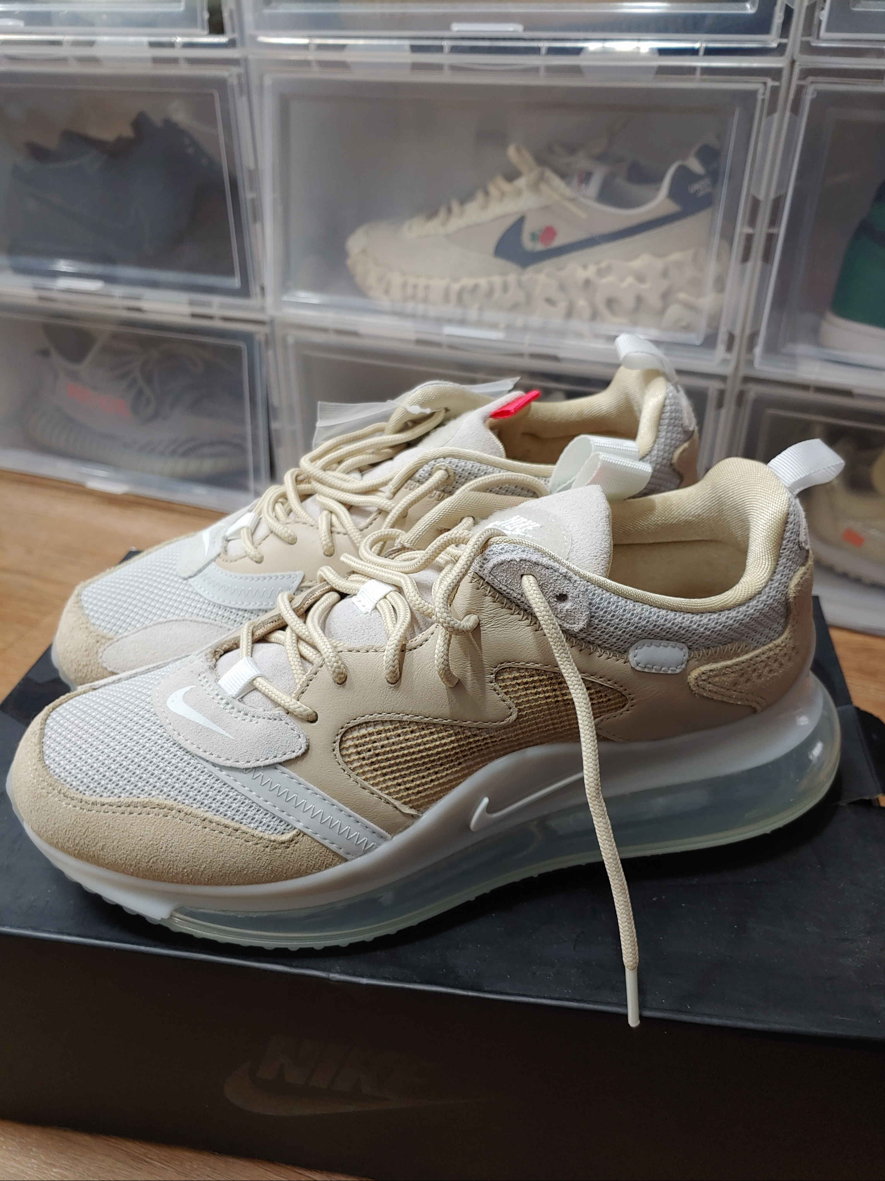 Nike Air Max 720 OBJ Desert Ore 착용 스타일 - 1
