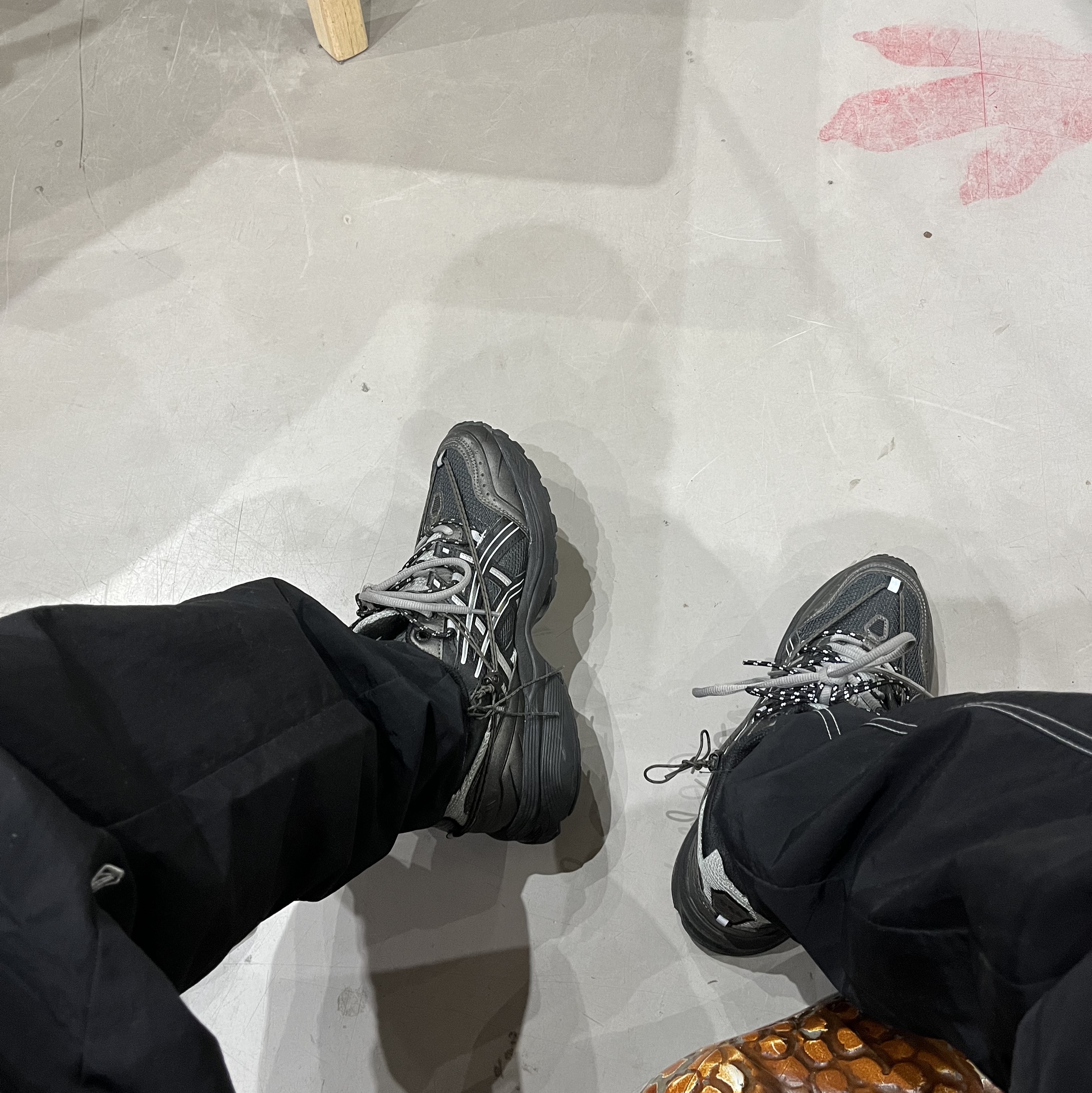 Asics x Andersson Bell Gel-1090 Black Silver 착용 스타일