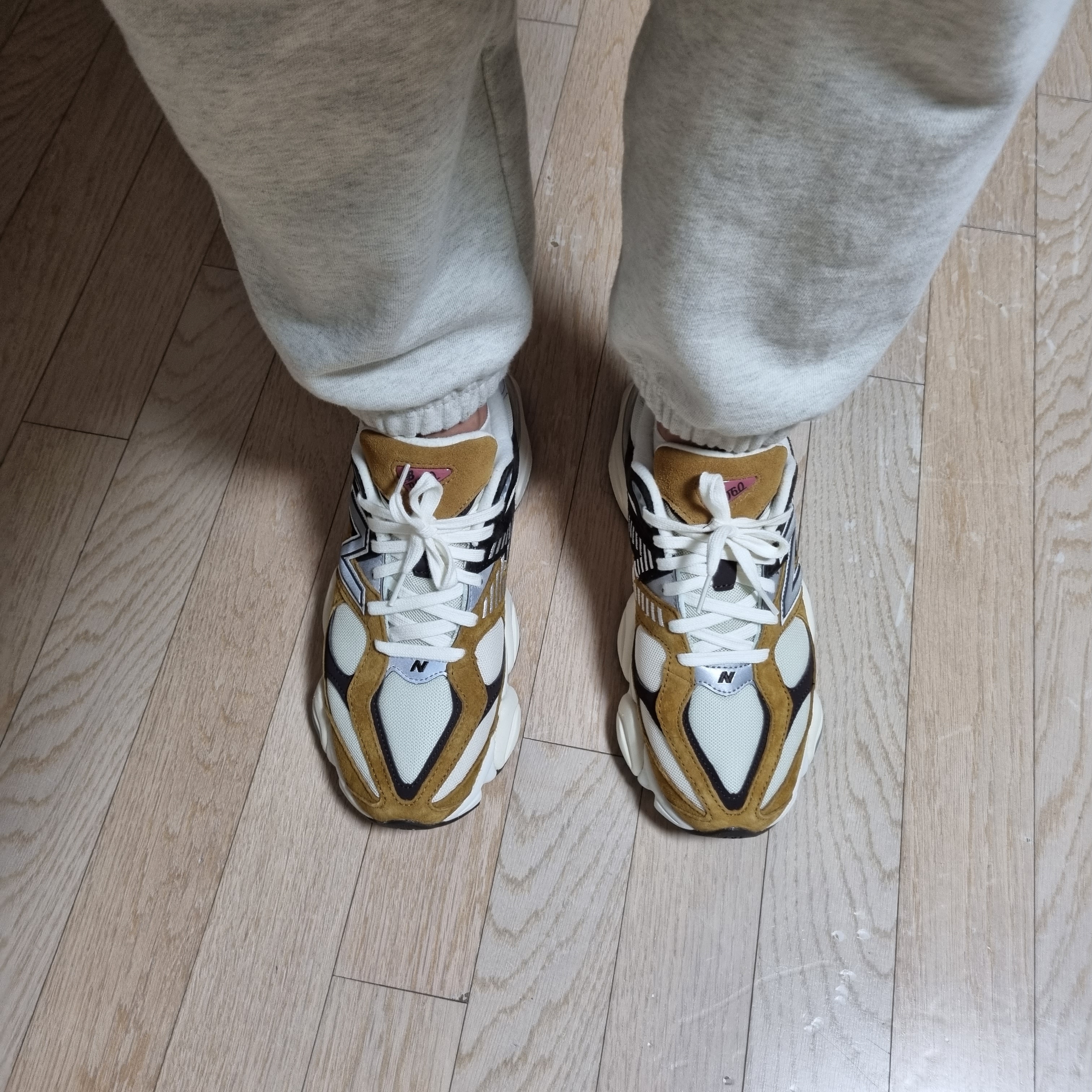 New Balance 9060 Workwear 착용 스타일 - 1