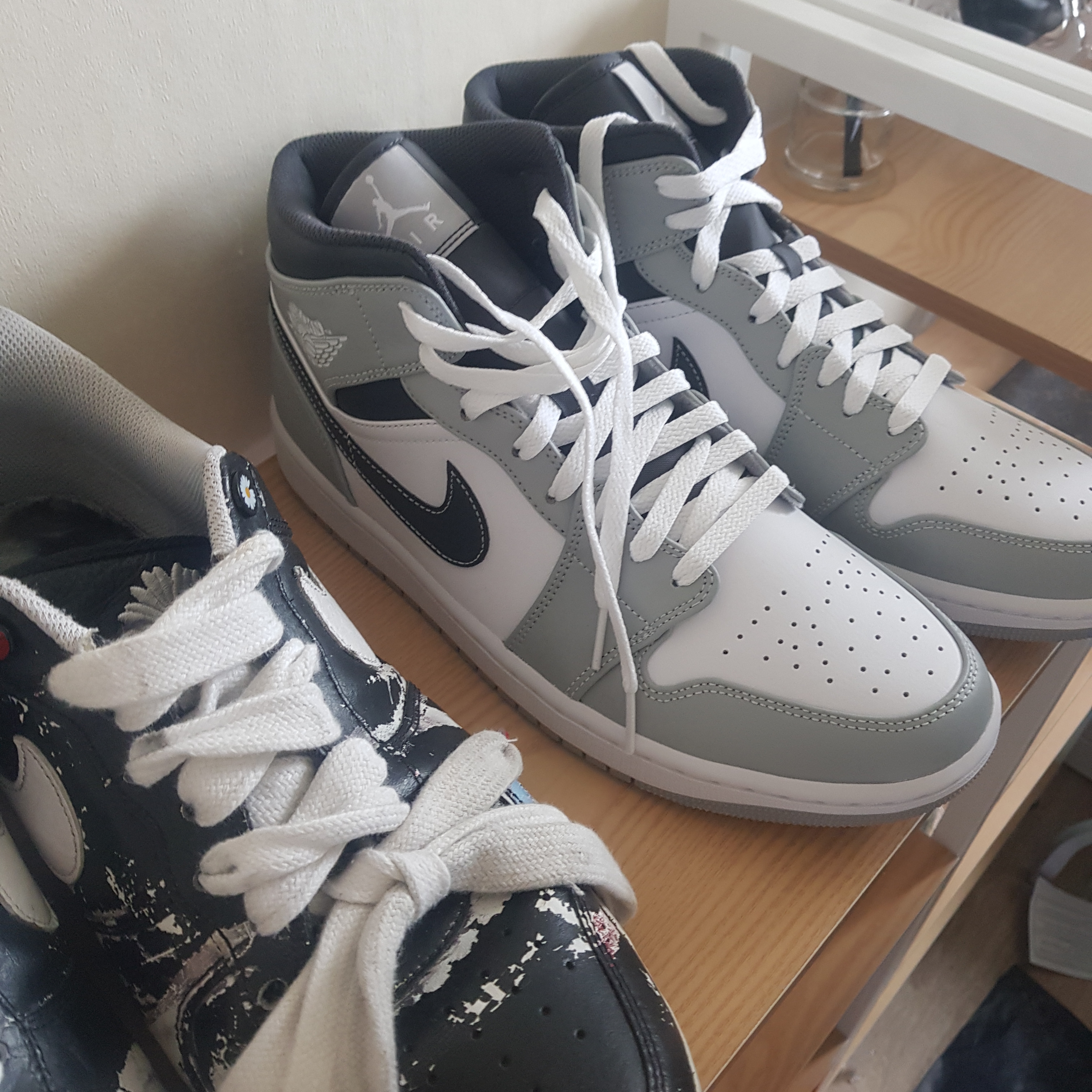 Jordan 1 Mid Light Smoke Grey Anthracite, Nike x Peaceminusone Air Force 1 Low Para-Noise 착용 스타일
