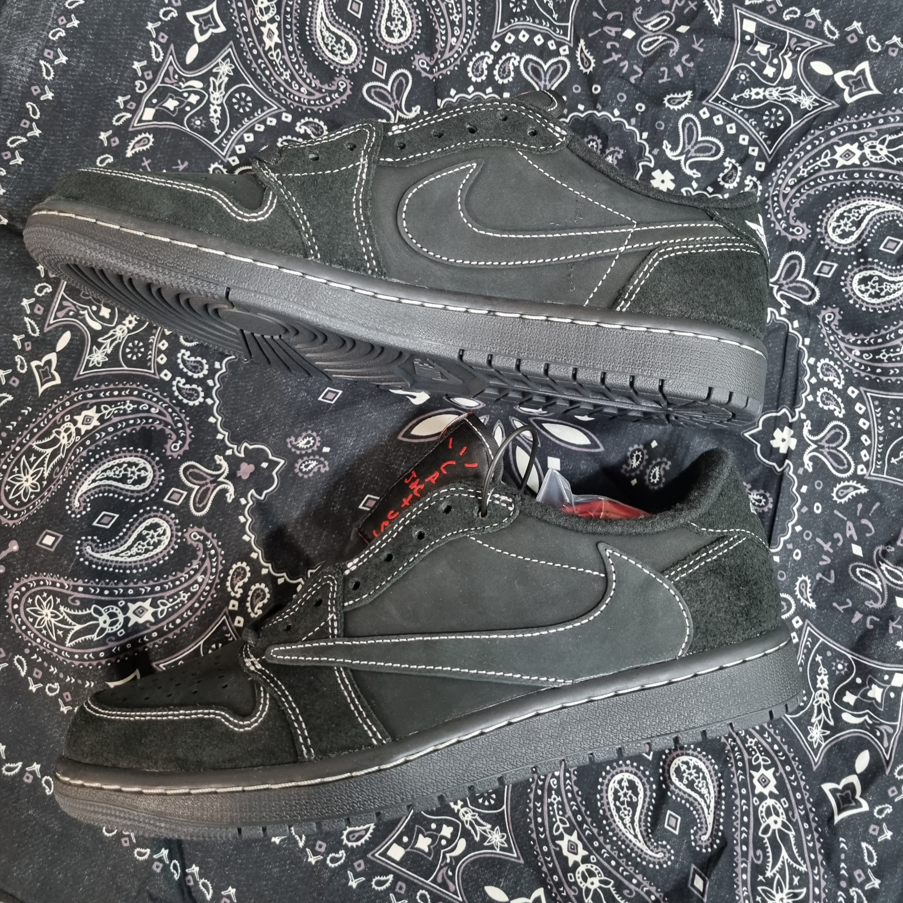 Jordan 1 x Travis Scott Retro Low OG SP Black Phantom 착용 스타일