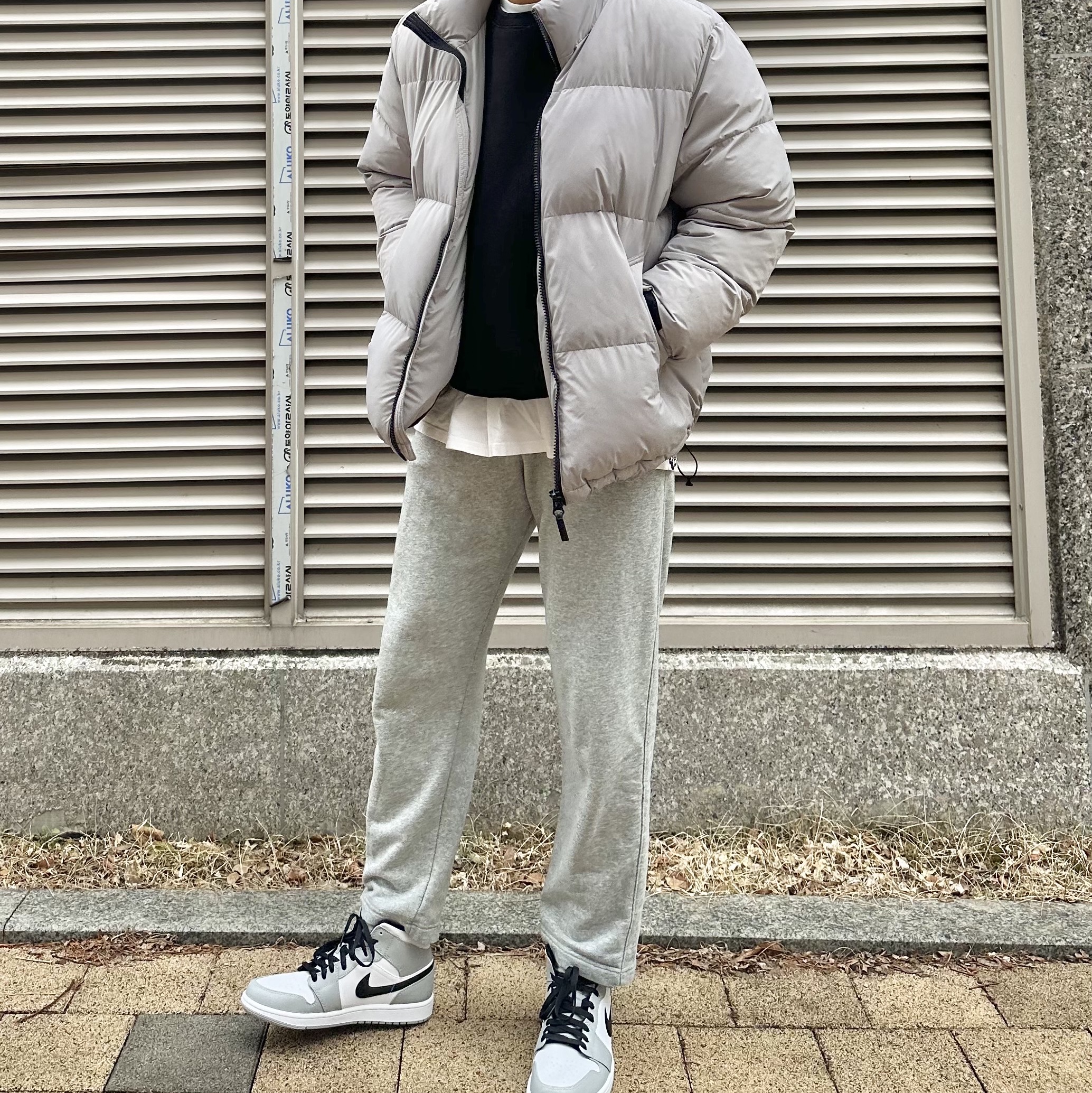 Jordan 1 Mid Light Smoke Grey 착용 스타일