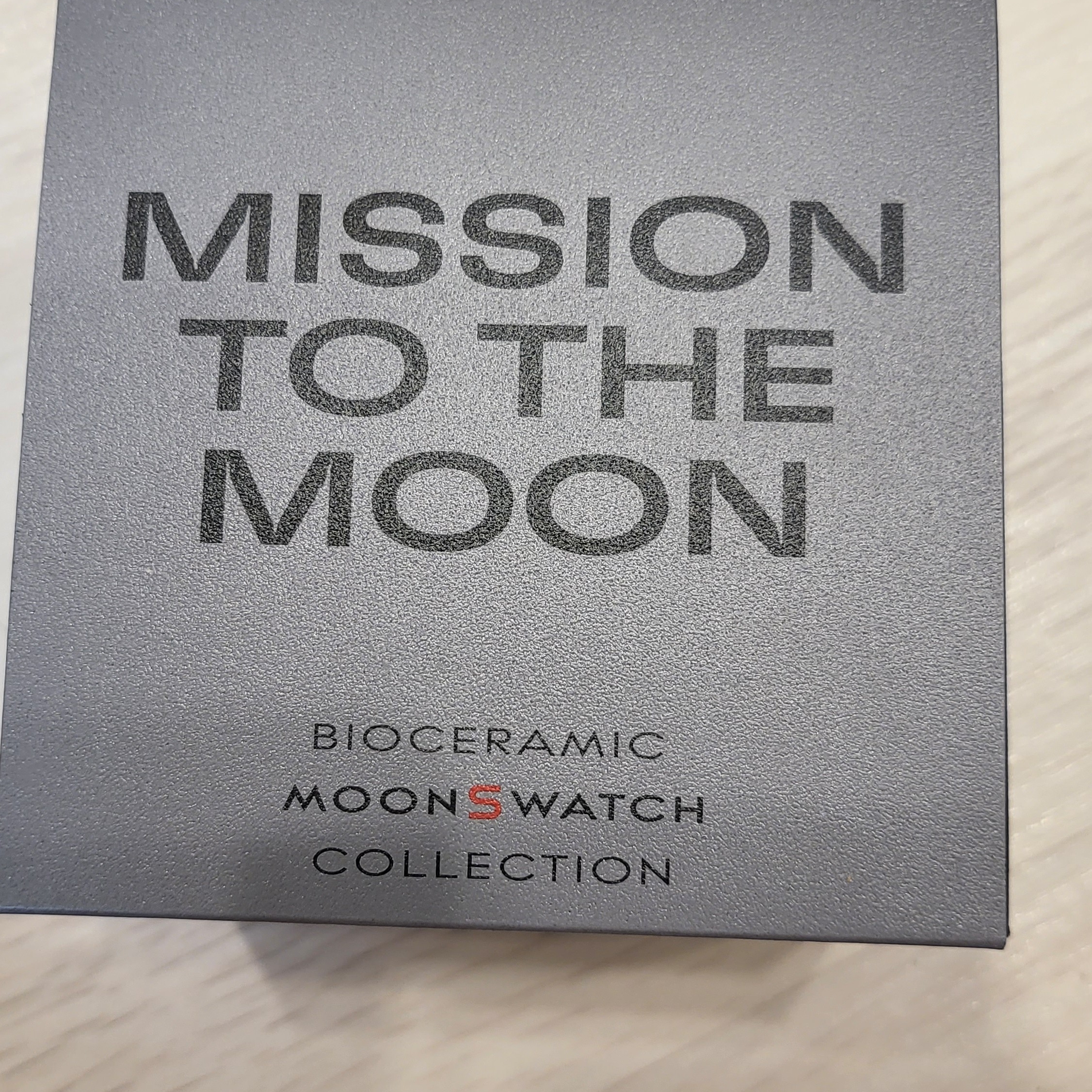 Swatch x Omega Bioceramic MoonSwatch Mission To The Moon 착용 스타일 - 1