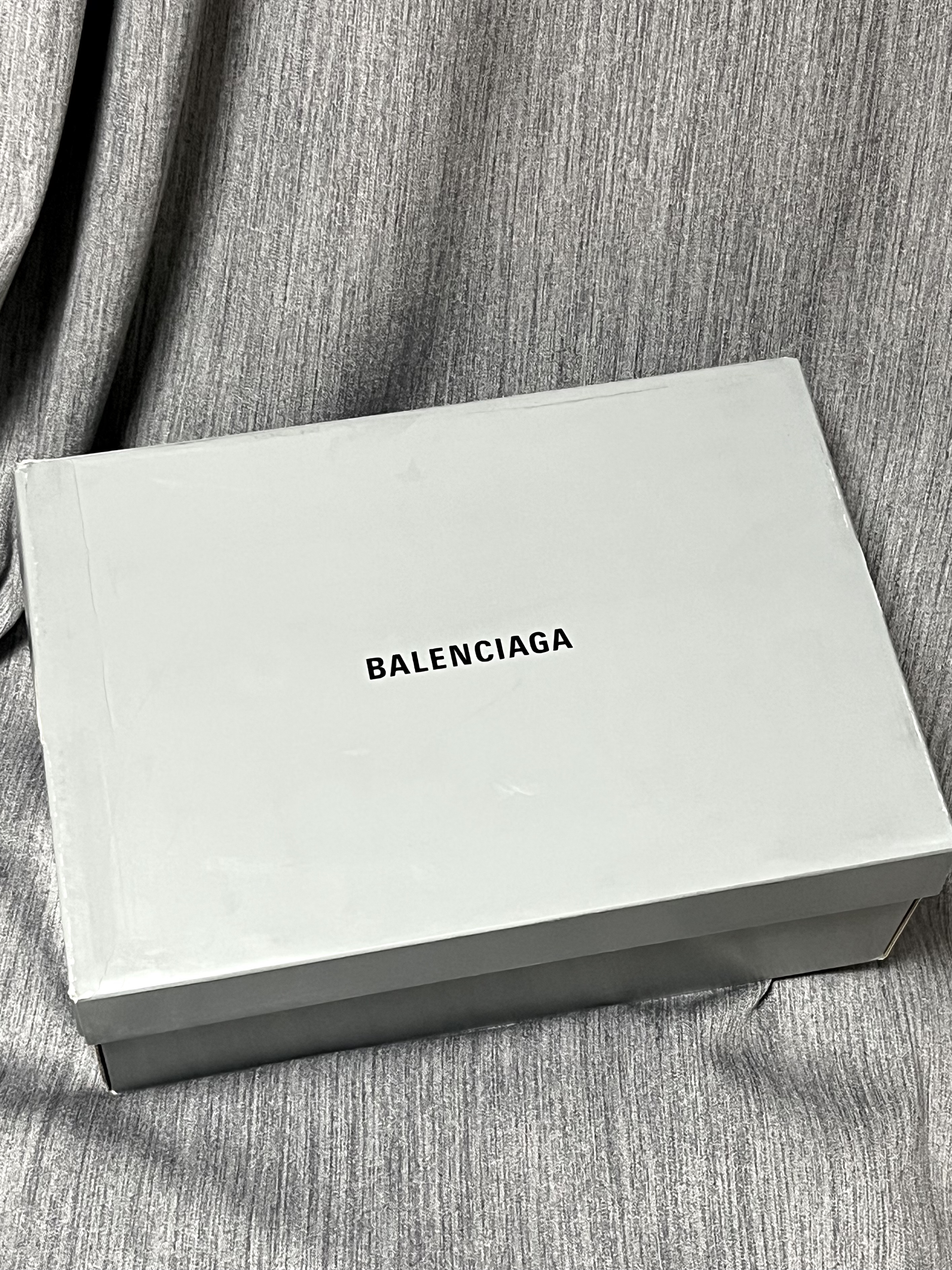 Balenciaga Tyrex Sneakers Black Grey 착용 스타일 - 2