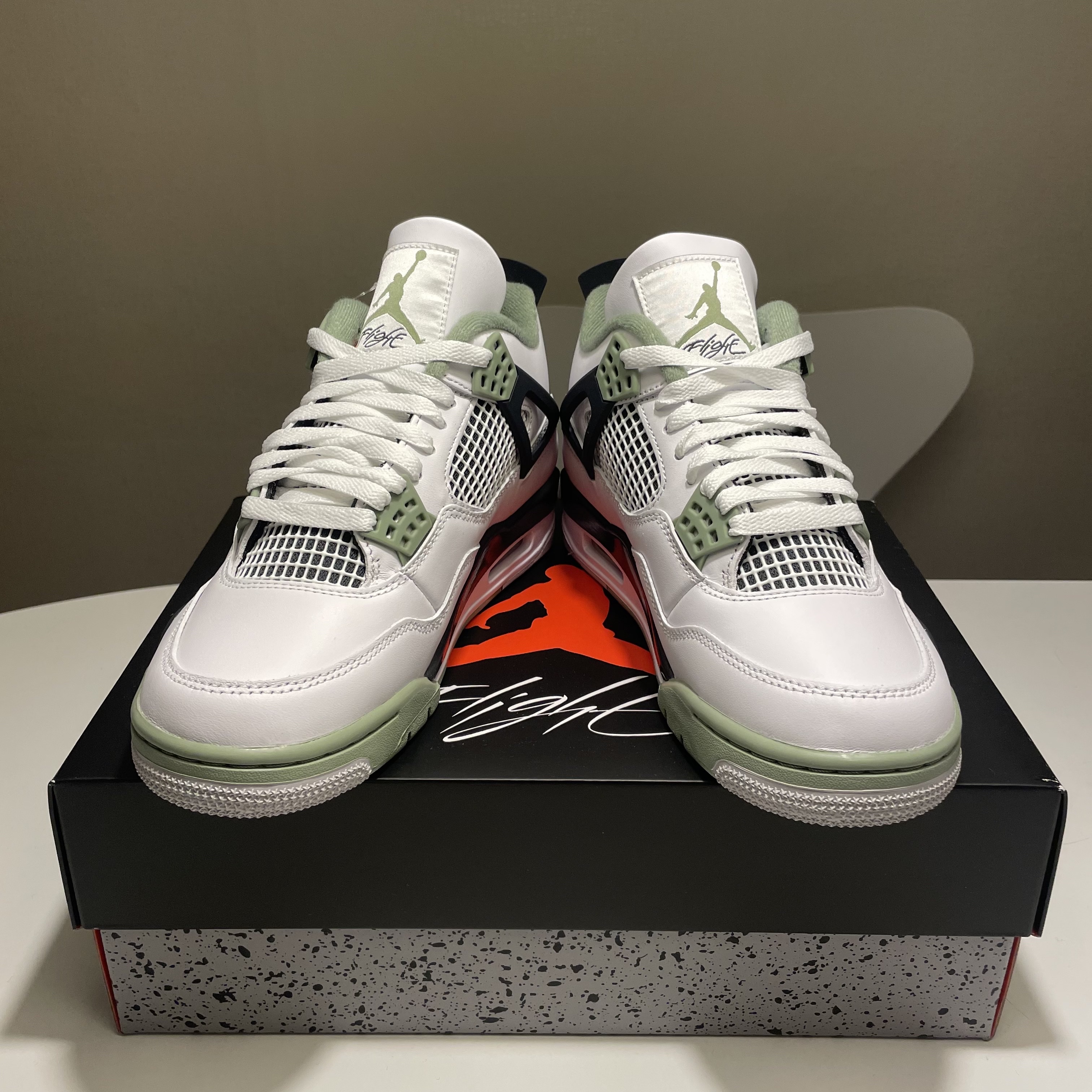 (W) Jordan 4 Retro Oil Green 착용 스타일 - 3