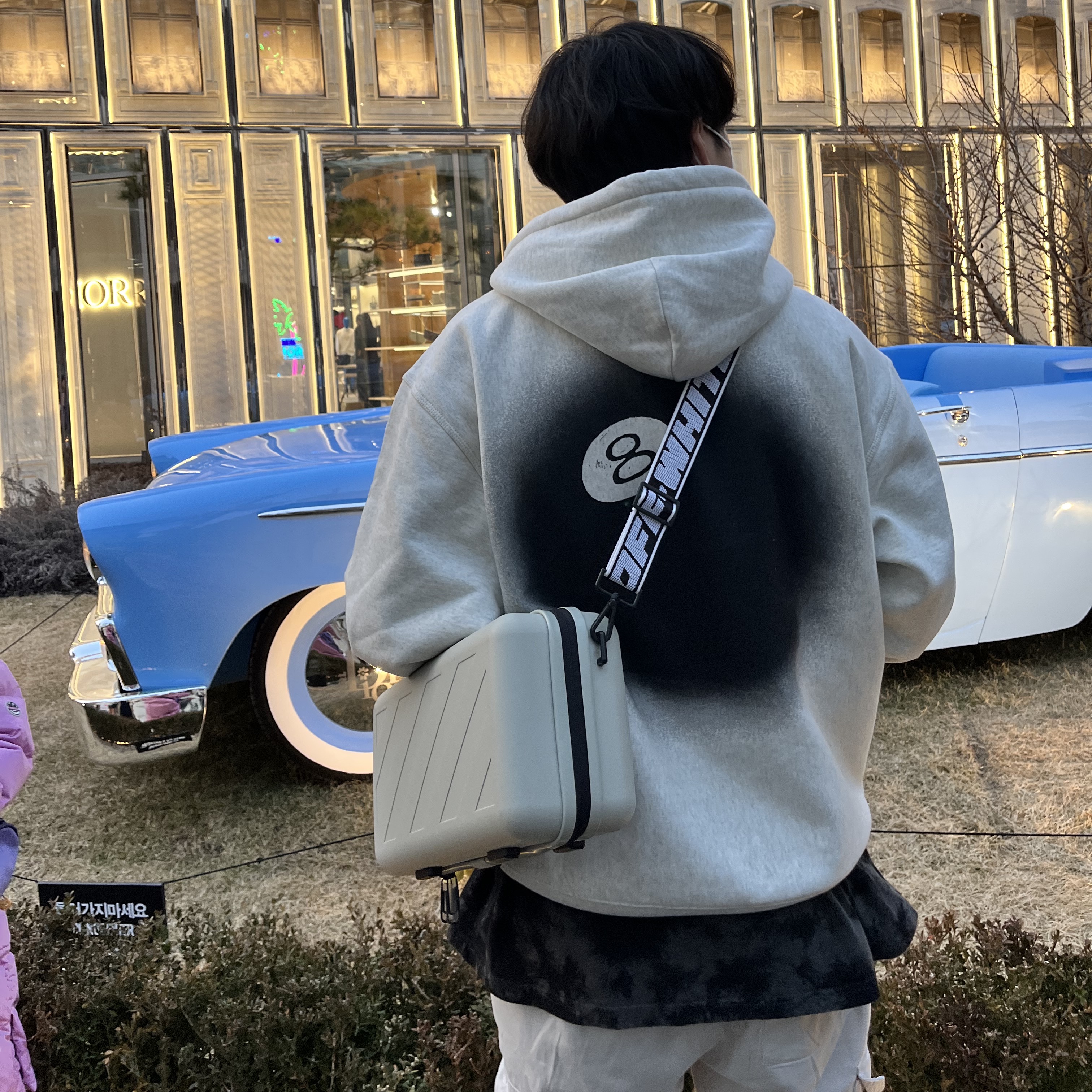 Off-White x Amore Pacific Protection Box (Without Cosmetics), Jordan 1 x Travis Scott Retro High OG SP Mocha 착용 스타일 - 2