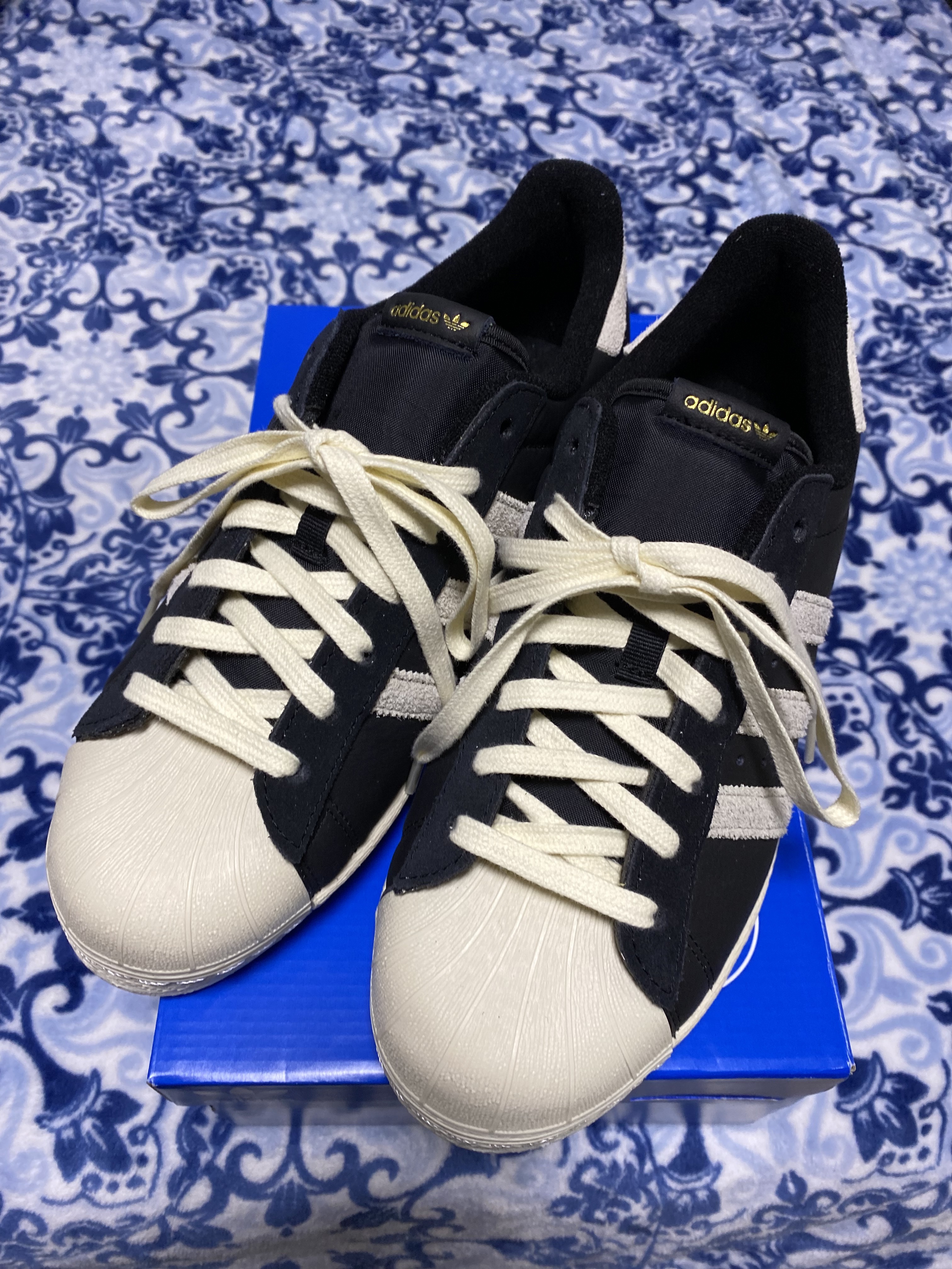 Adidas Superstar 82 Black White 착용 스타일 - 2