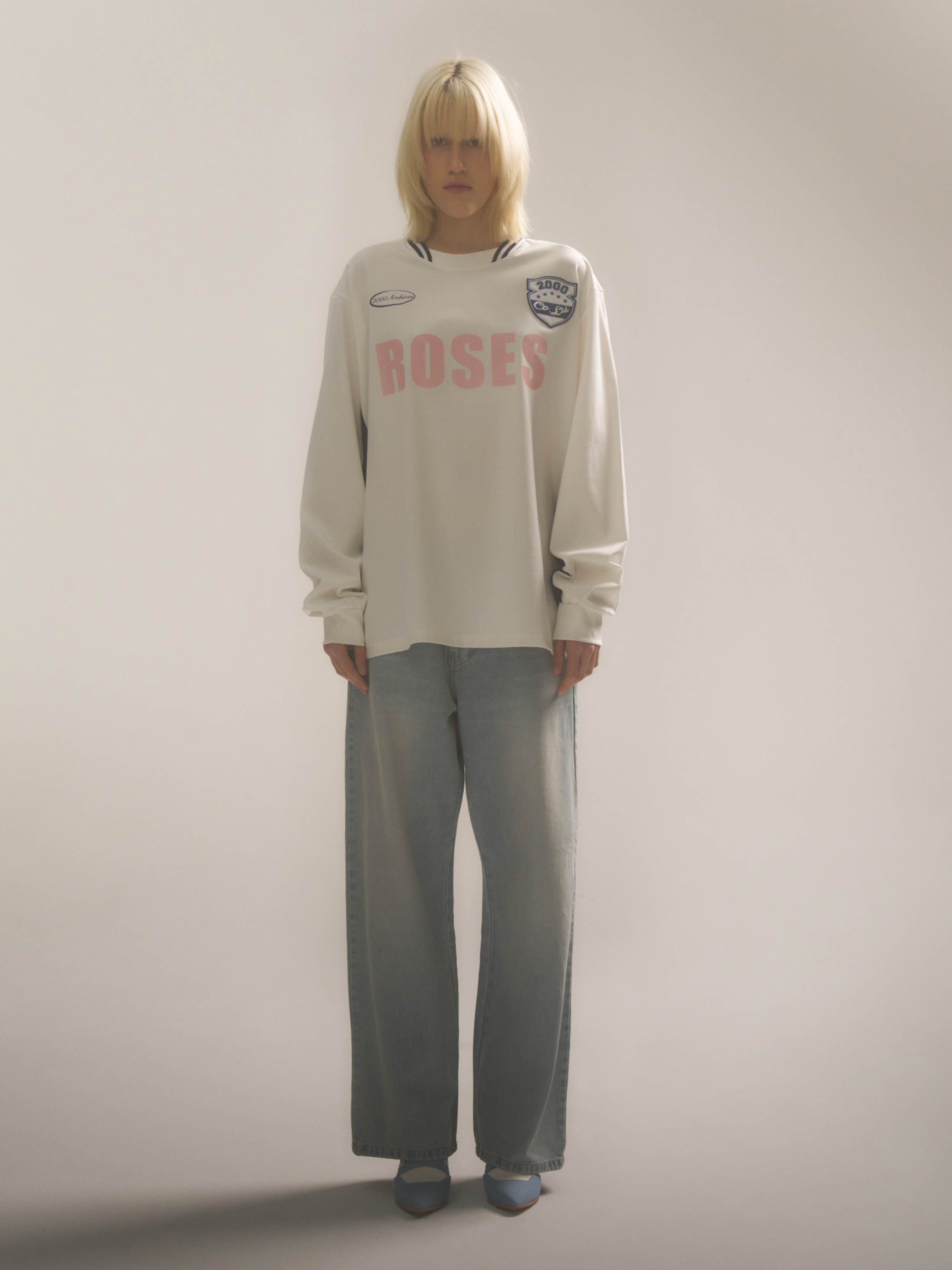 2000Archives Oversized Sporty T-Shirt White Pink 착용 스타일 - 1