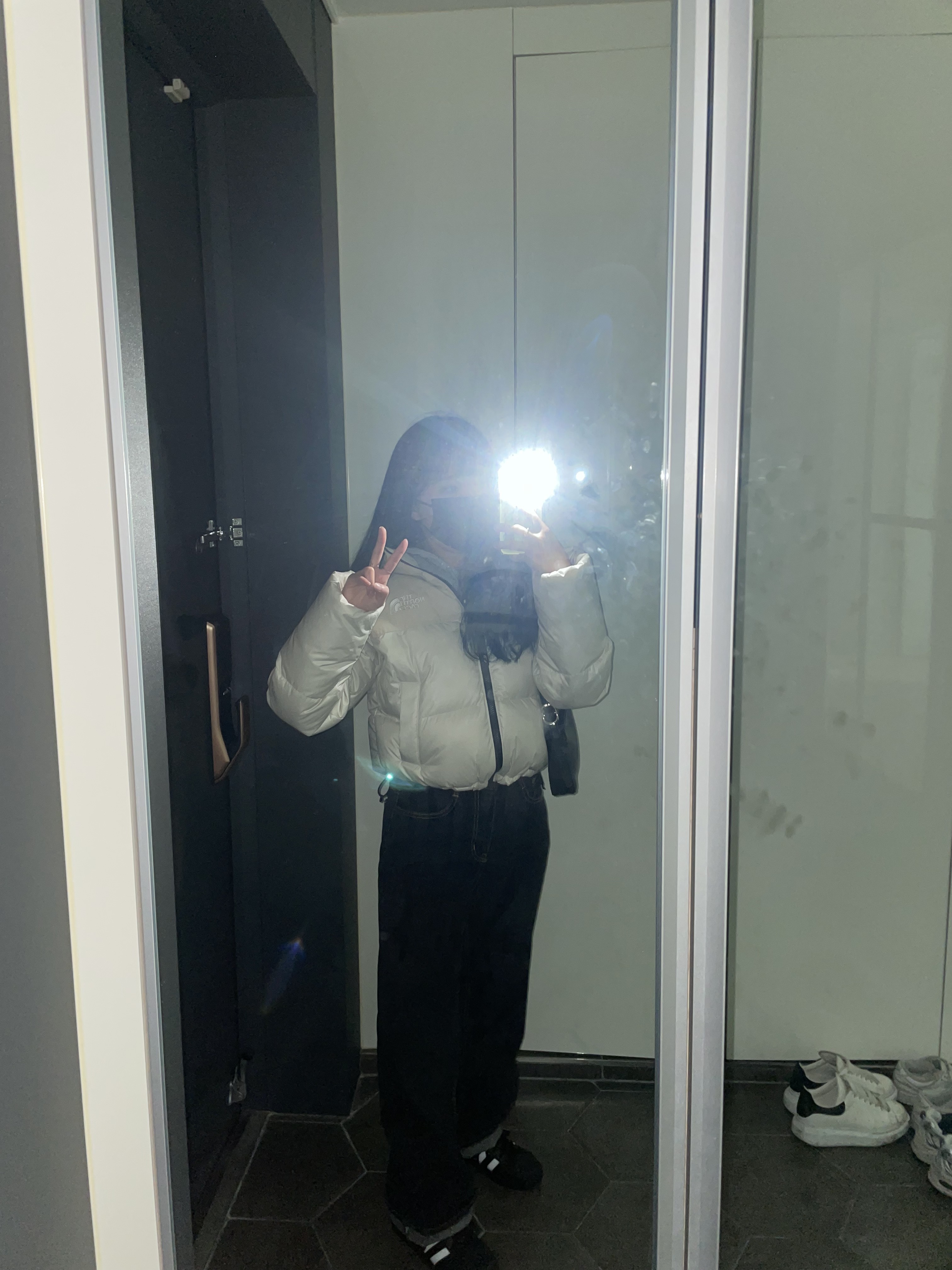 (W) The North Face White Label Novelty Nuptse Down Jacket Cream, Adidas Superstar Core Black White 착용 스타일 - 3