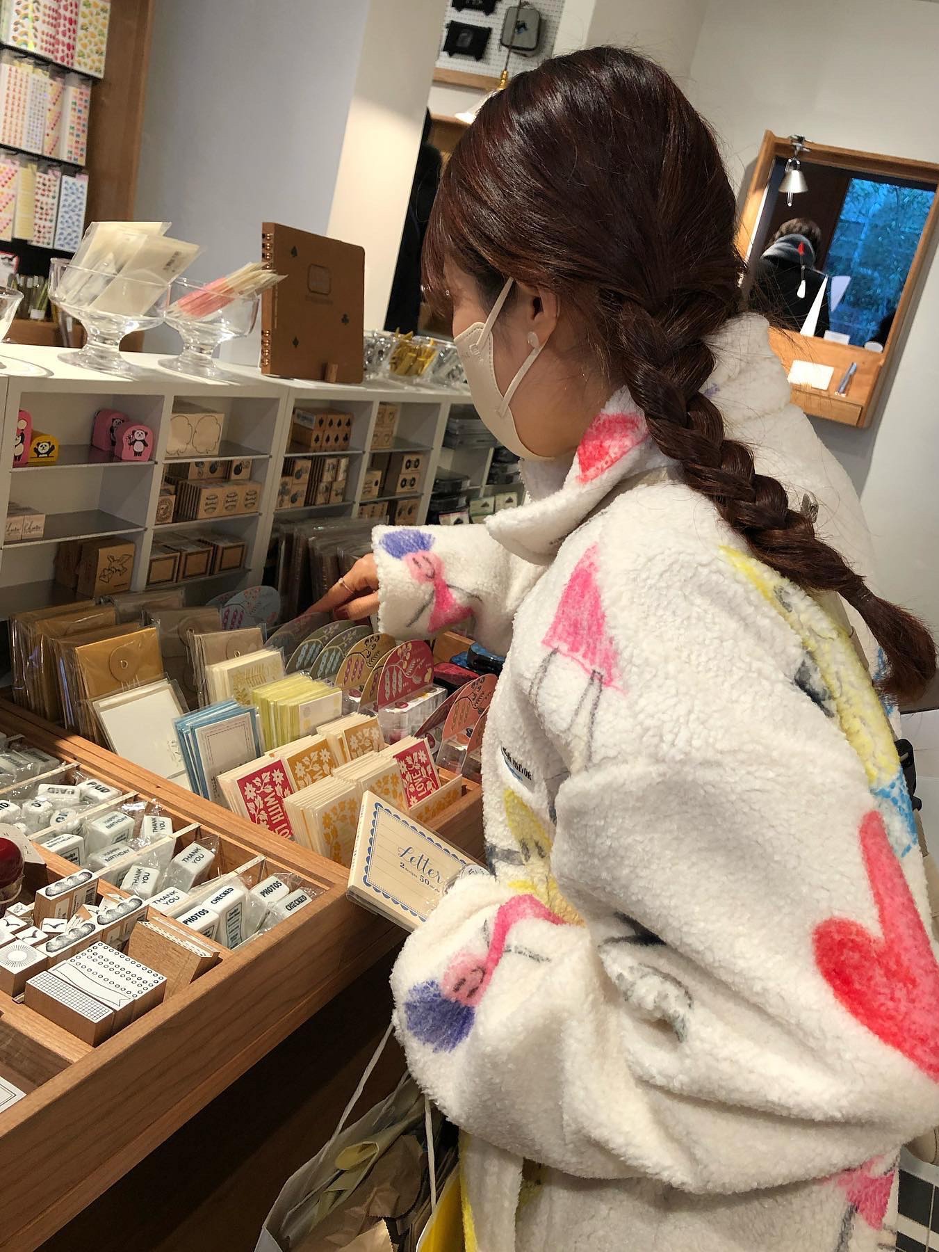 The Museum Visitor Children Printed Fleece Ivory - 22FW 착용 스타일