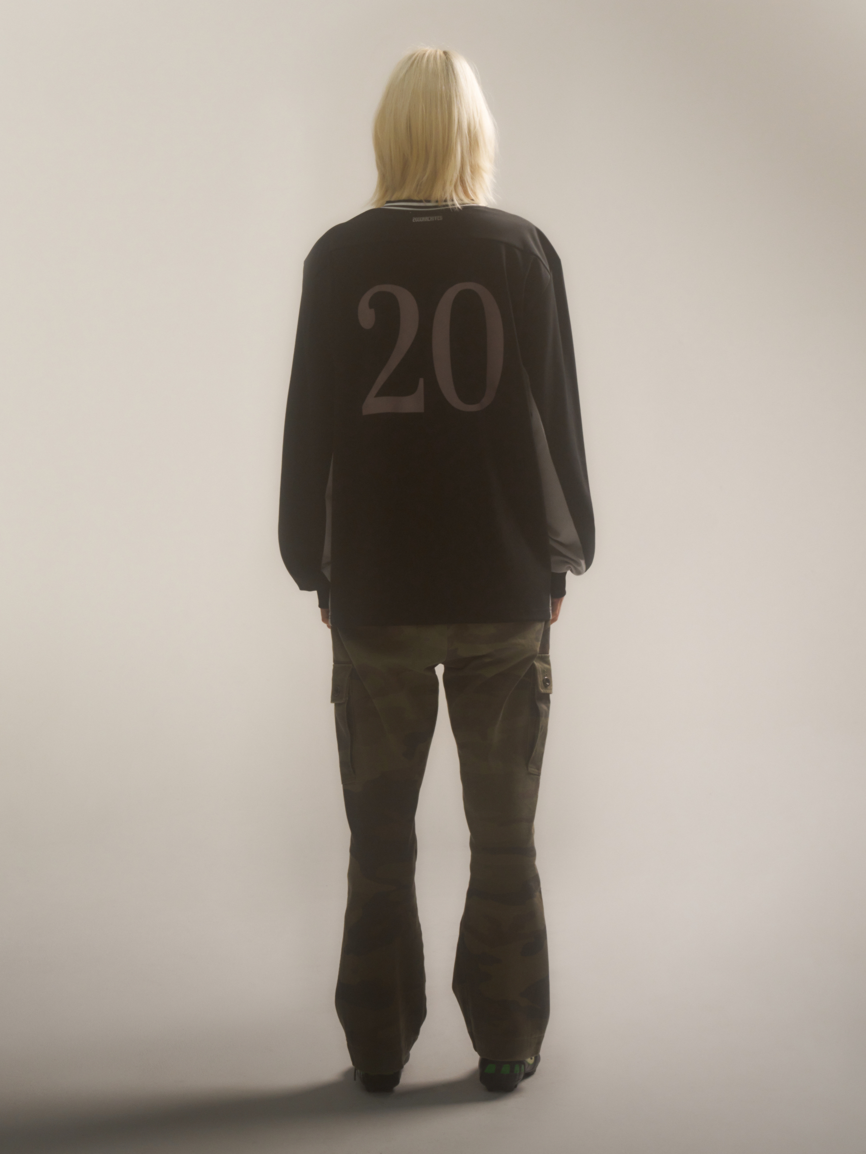 2000Archives Oversized Sporty T-Shirt Black Camo 착용 스타일 - 3
