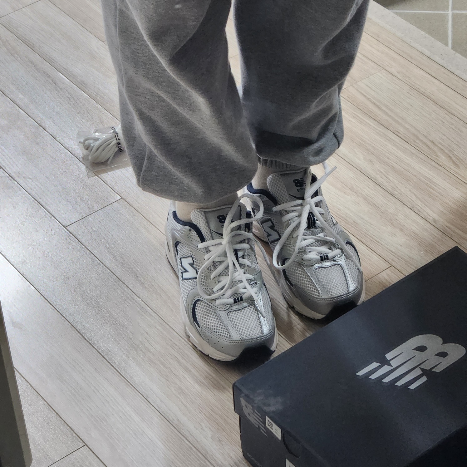 New Balance 530 Steel Grey 착용 스타일