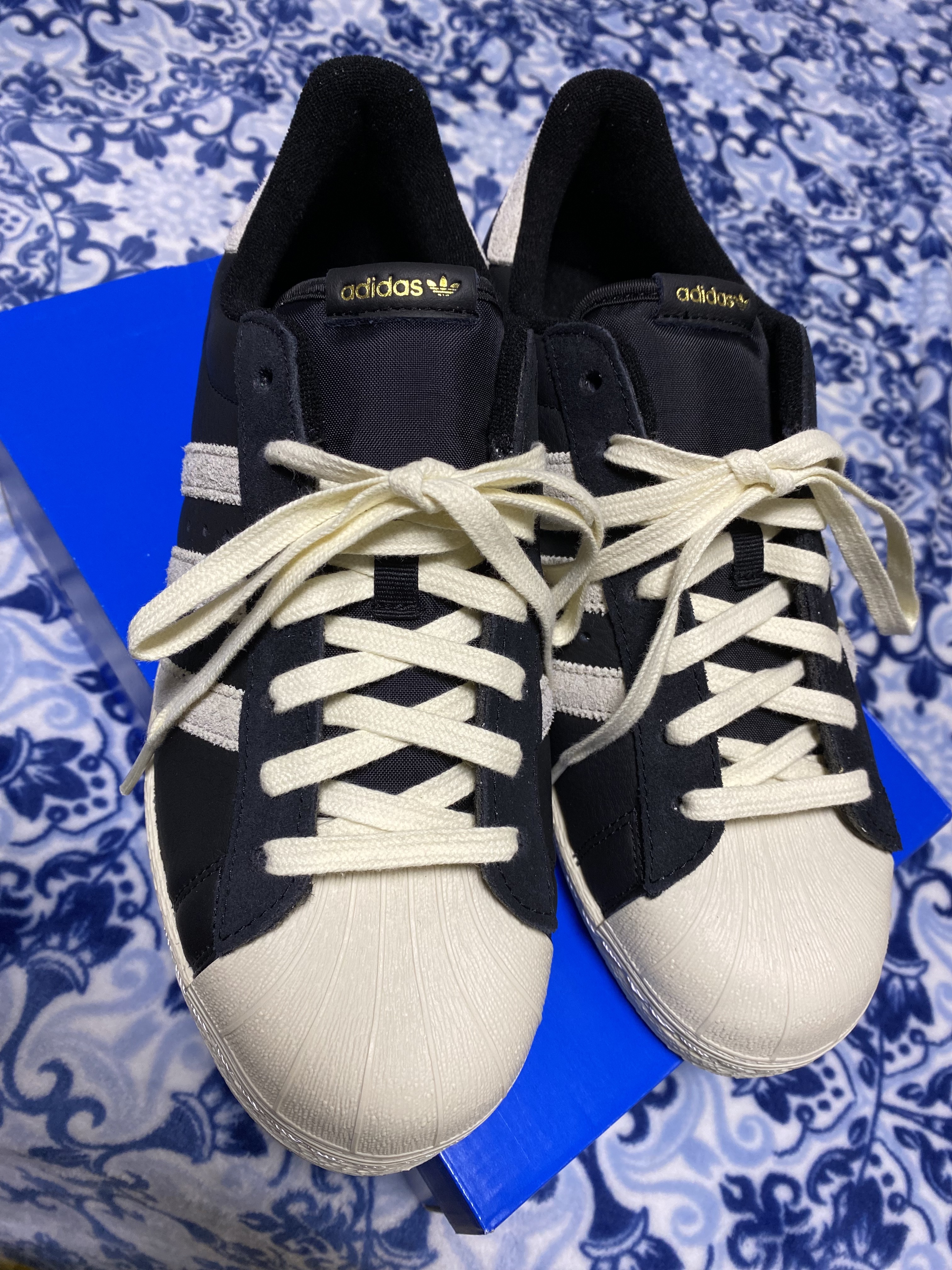 Adidas Superstar 82 Black White 착용 스타일 - 1