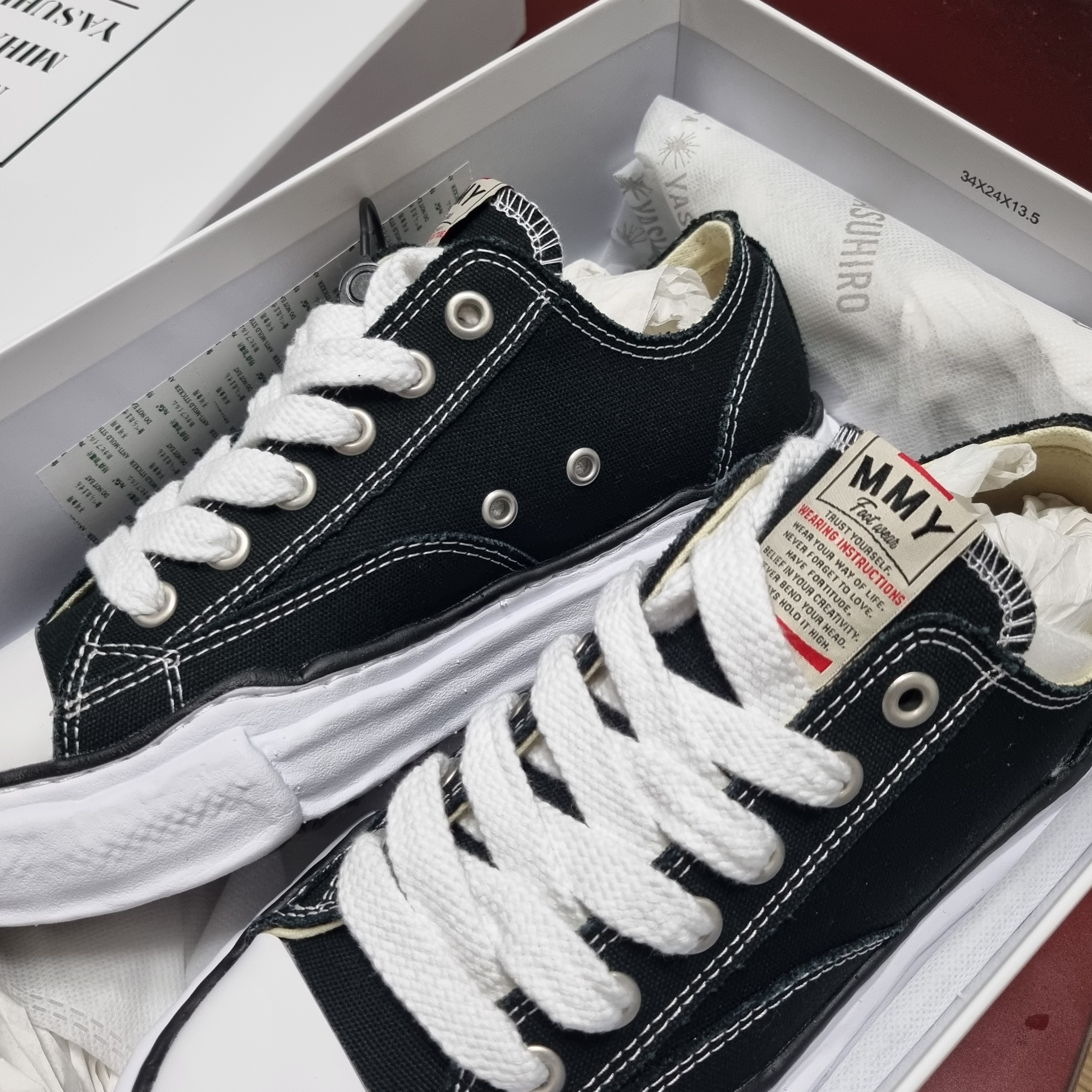 Maison Mihara Yasuhiro Peterson OG Sole Canvas Low Sneakers Black 착용 스타일