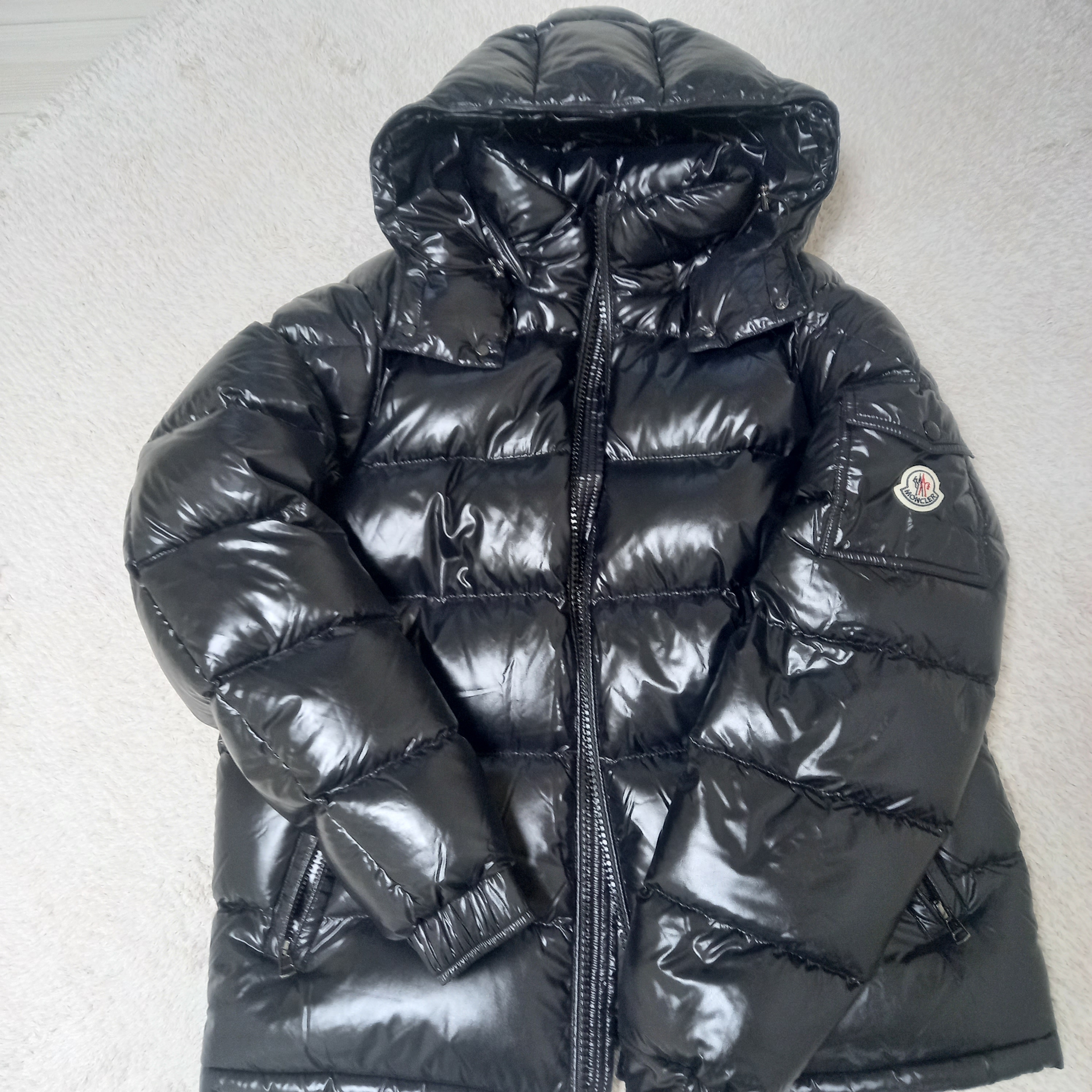 Moncler Maya Short Down Jacket Black - 22FW 착용 스타일