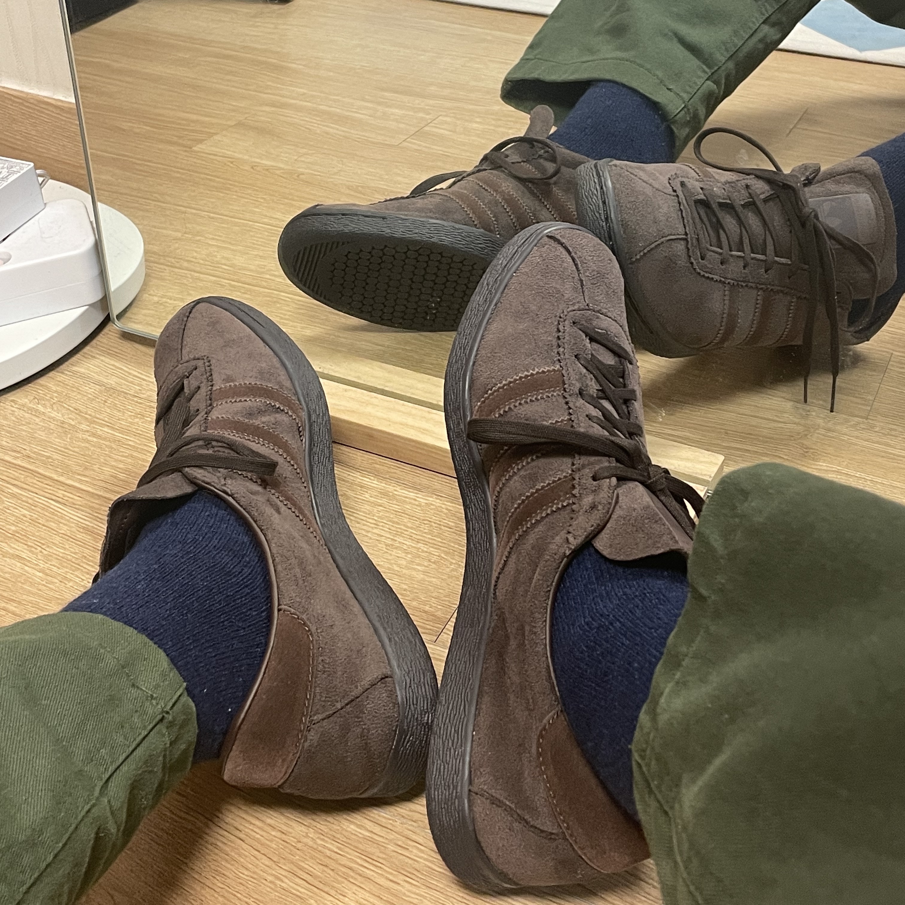 Adidas Tobacco Gruen Dark Brown 착용 스타일