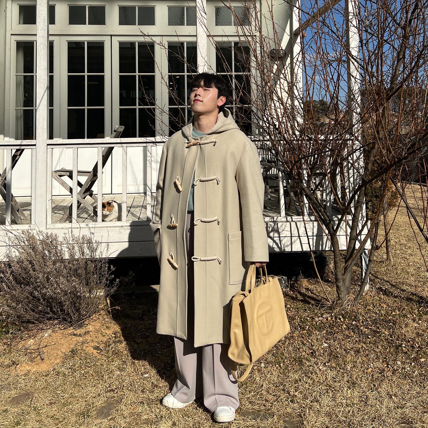 Telfar Small Shopping Bag Cream, Telfar Medium Shopping Bag Cream 착용 스타일