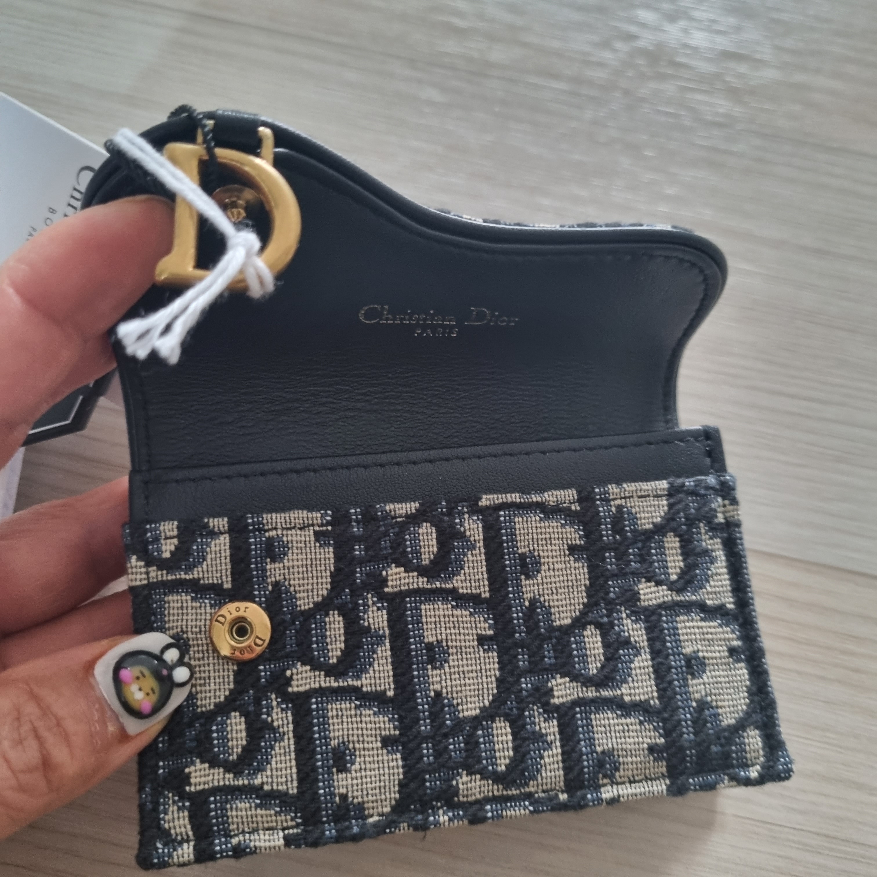 Dior Saddle Flap Card Holder Blue Dior Oblique Jacquard 착용 스타일 - 2