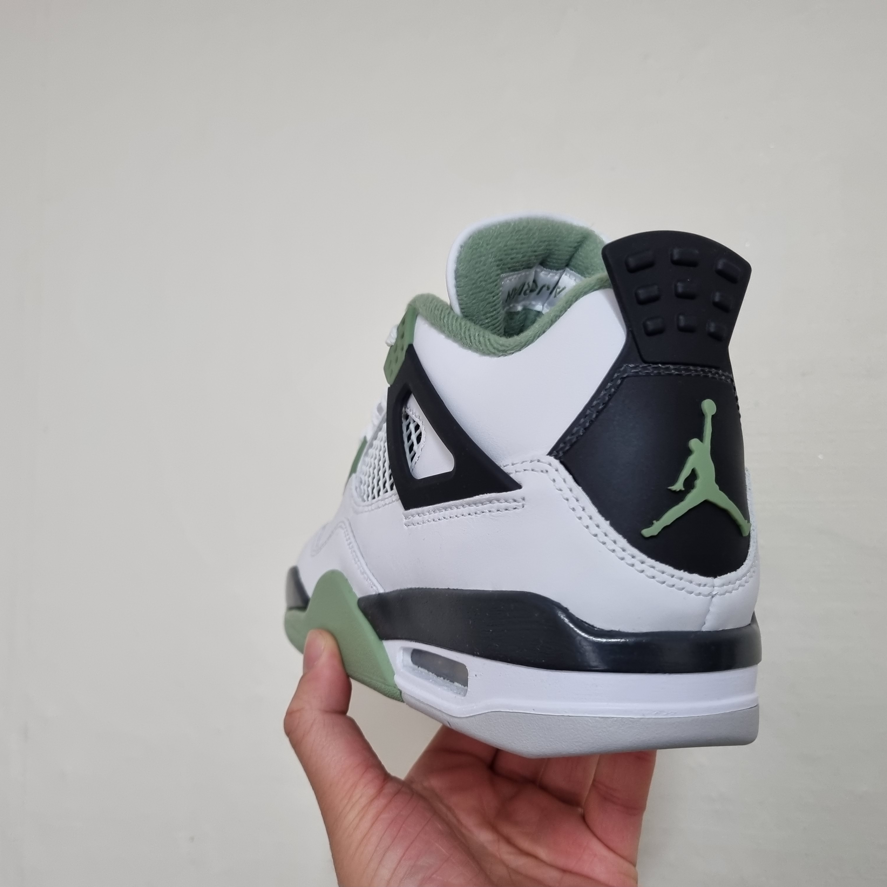 (W) Jordan 4 Retro Oil Green 착용 스타일 - 3