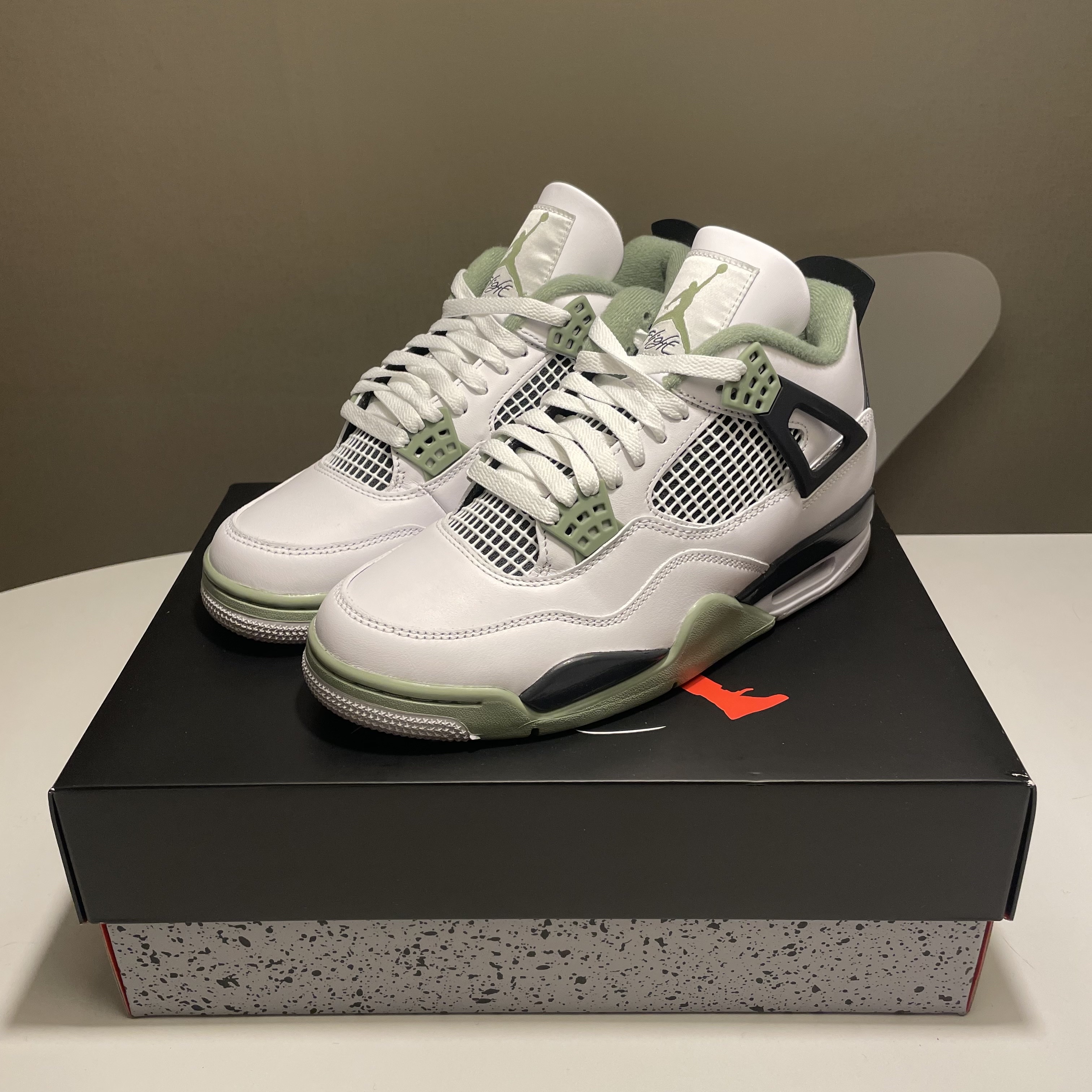 (W) Jordan 4 Retro Oil Green 착용 스타일 - 2