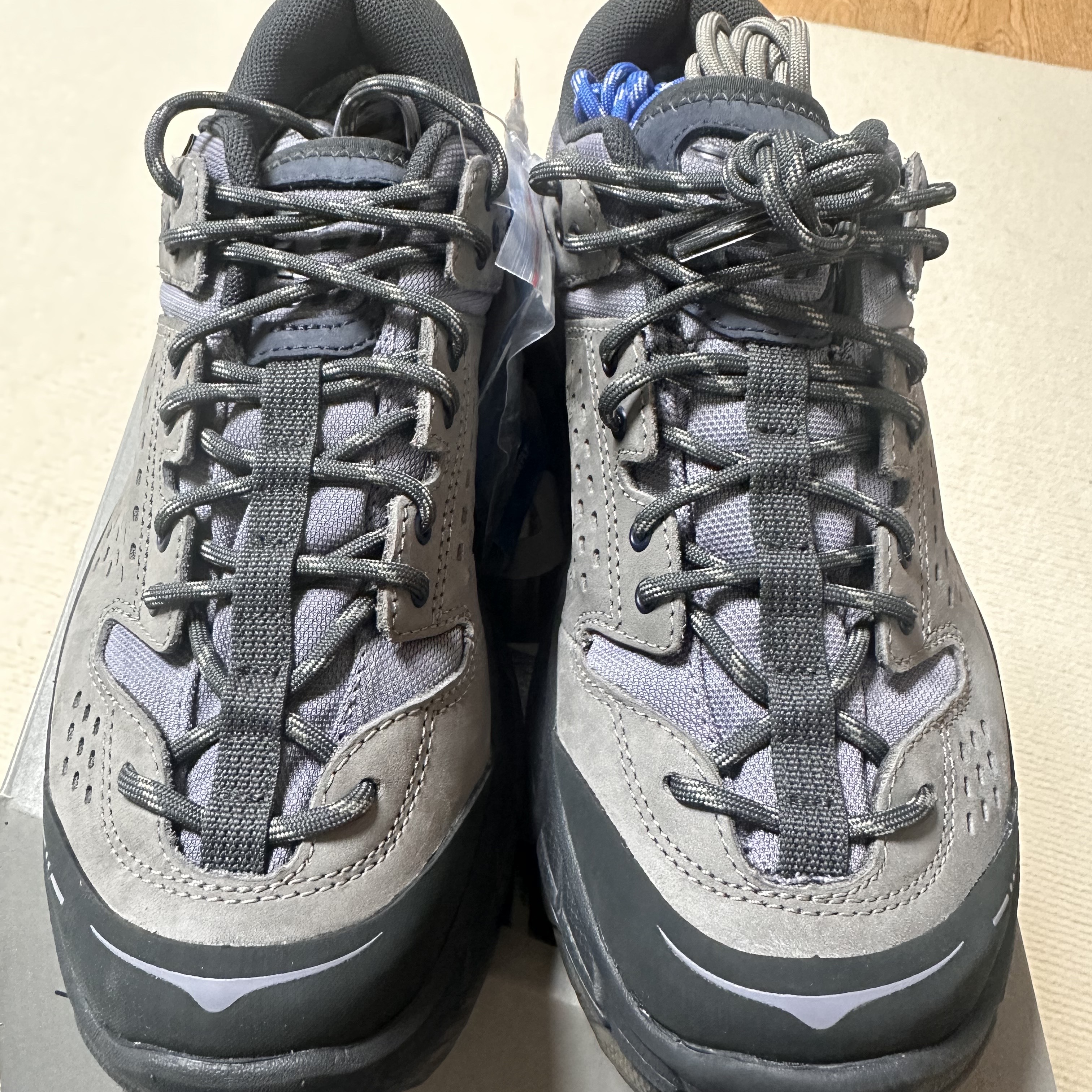 Hoka x J.L-A.L Tor Ultra Low Desert Taupe Rock Ridge 착용 스타일