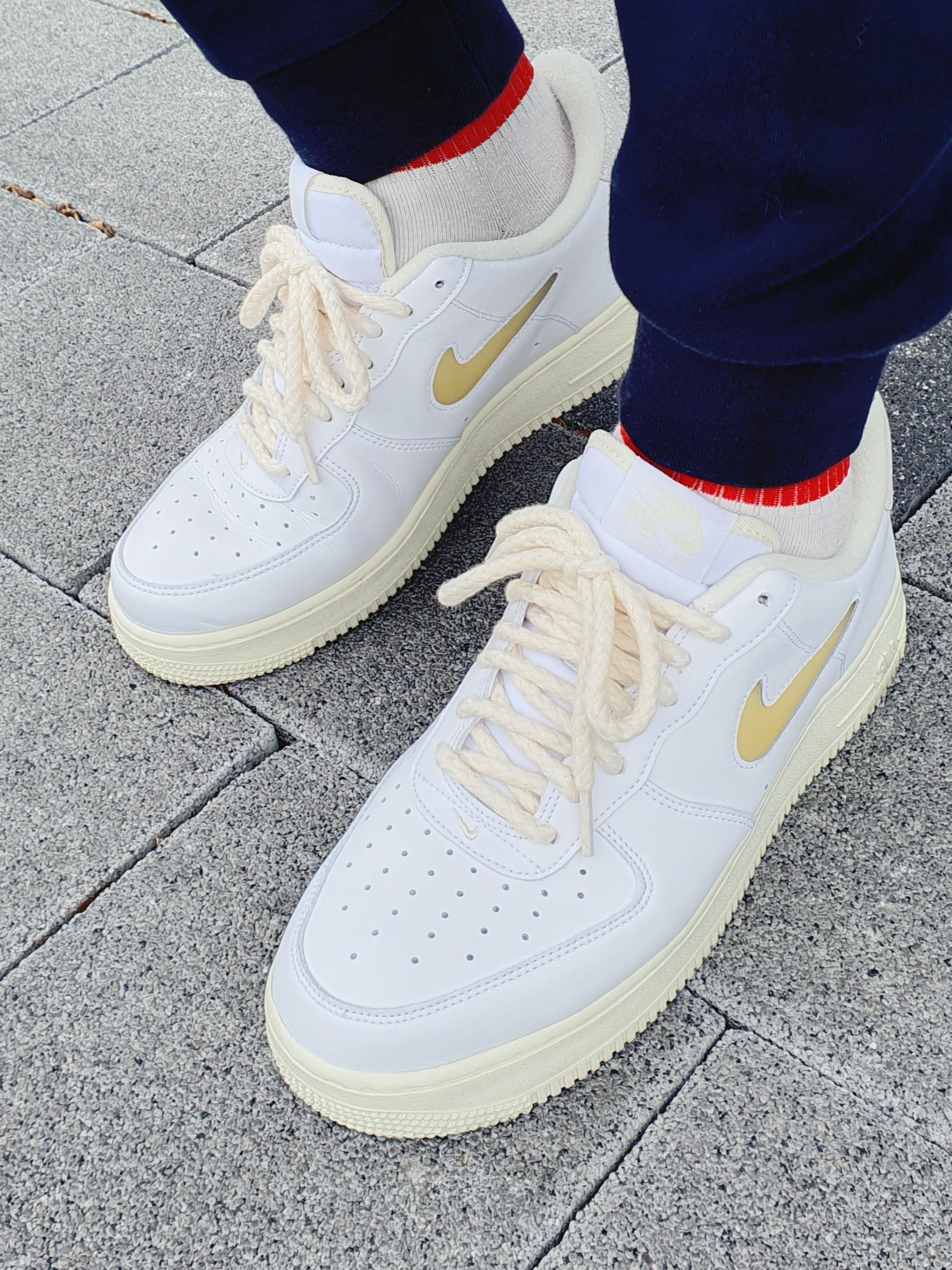 Nike Air Force 1 '07 LX Pale Vanilla 착용 스타일 - 2