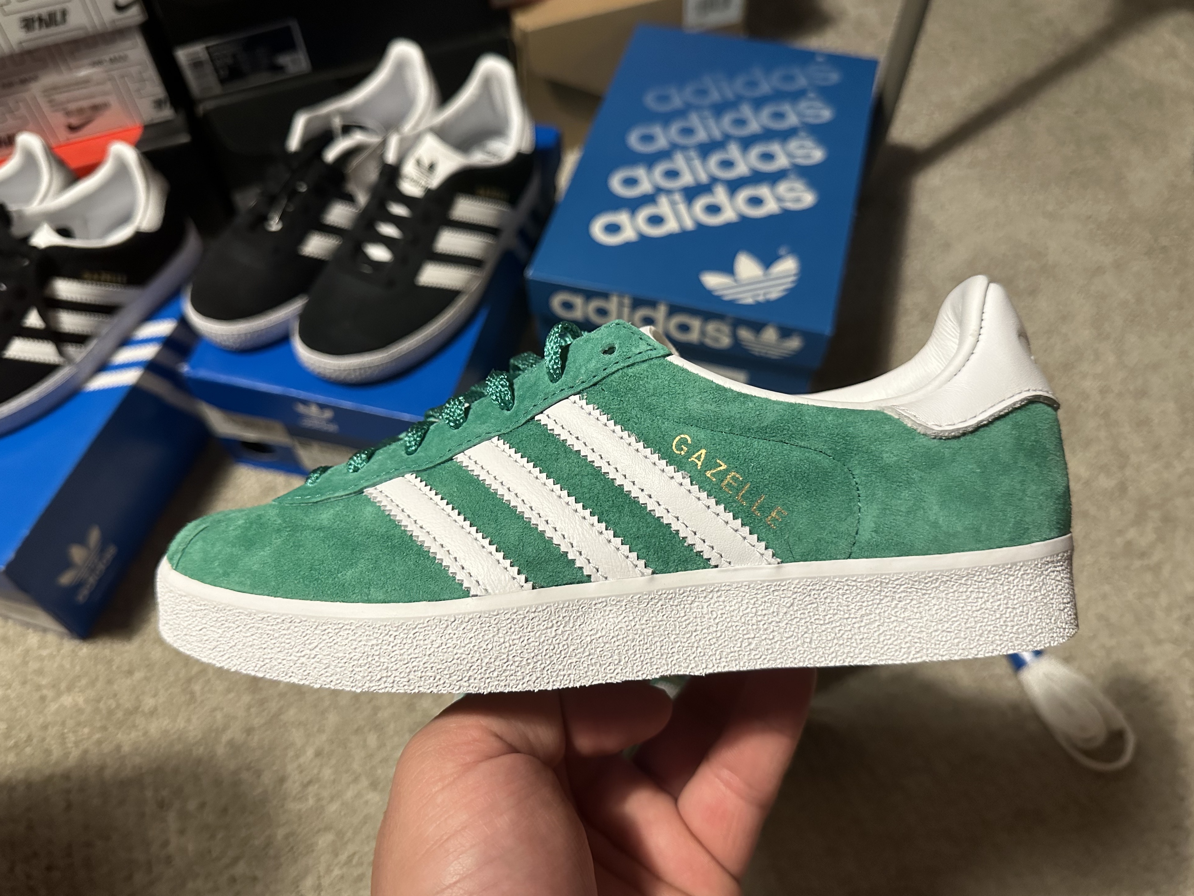 Adidas Gazelle 85 Semi Court Green, Adidas Gazelle Core Black White 착용 스타일 - 4