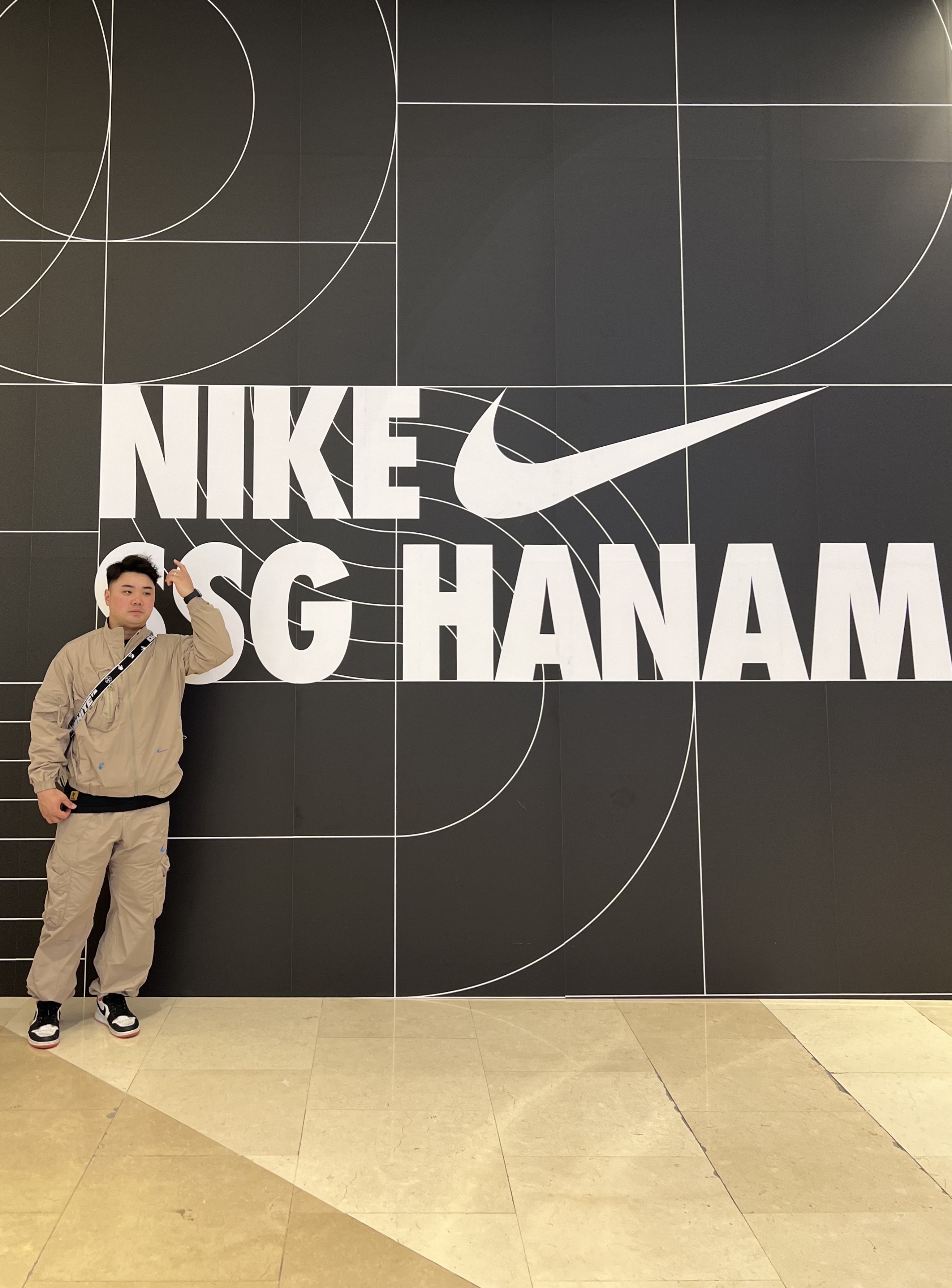 Nike x Off-White NRG Track Suit Khaki - Asia, Nike x Off-White NRG Track Suit Black - Asia 착용 스타일 - 4