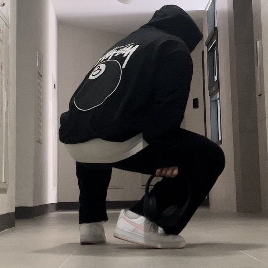 Stussy 8 Ball Hoodie Black - 21FW, Nike Air Force 1 '07 Valentine's Day 2022 착용 스타일 - 3